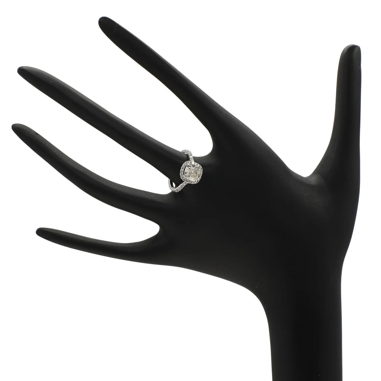 18K White Gold 1.50 Carat Cushion Cut Diamond Ring - Image 4