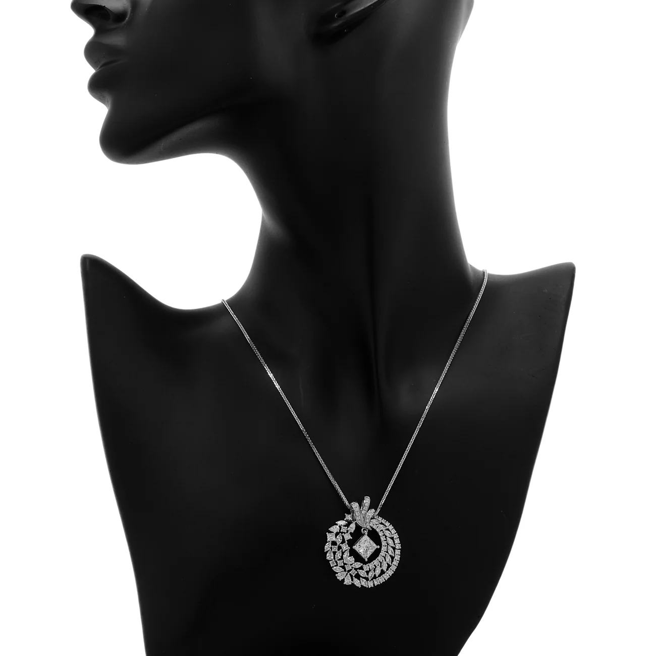 18K White Gold 2.01 Carat Princess Cut Diamond Wreath Pendant - Image 3