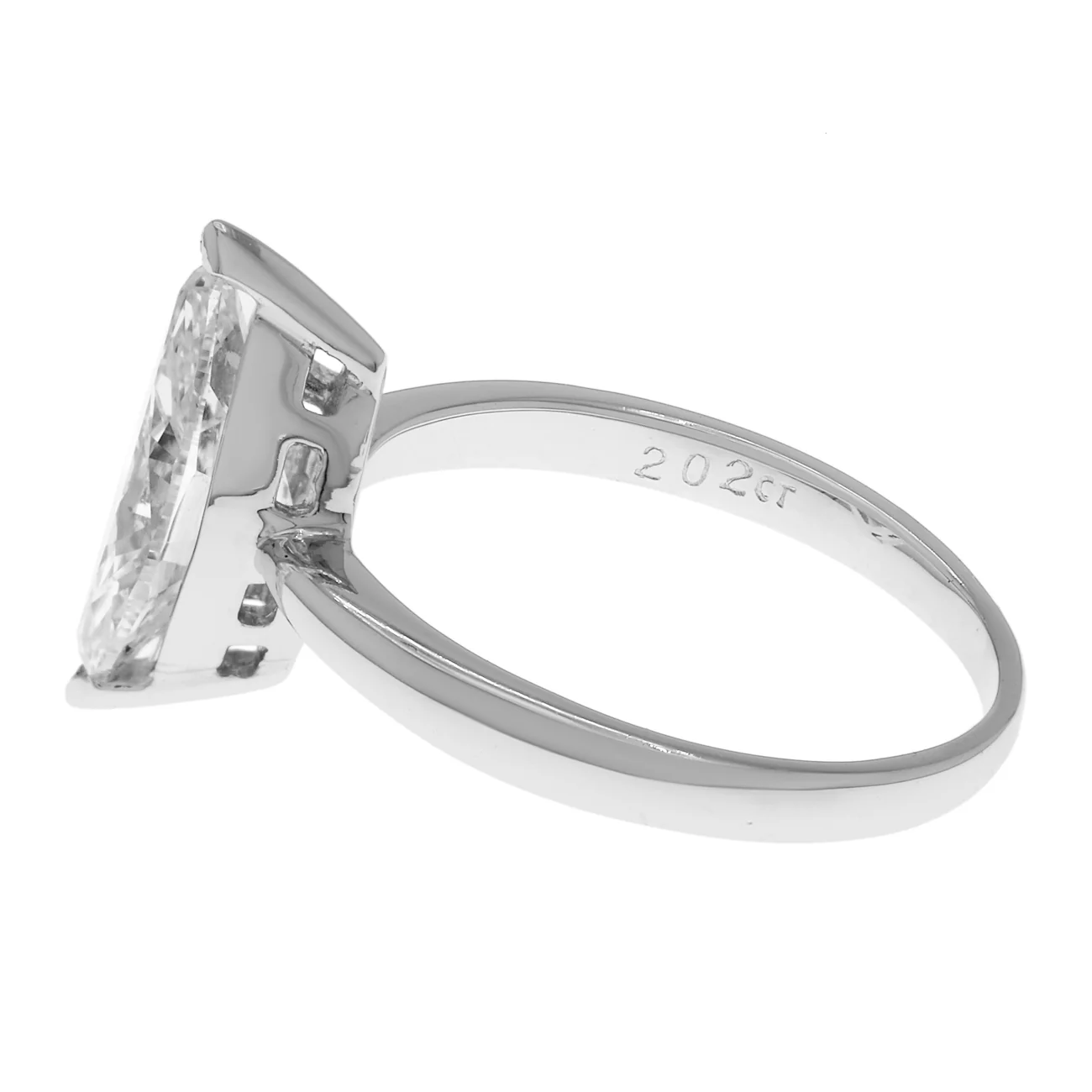 18K White Gold 2.02 Carat Marquise Diamond Ring - Image 2