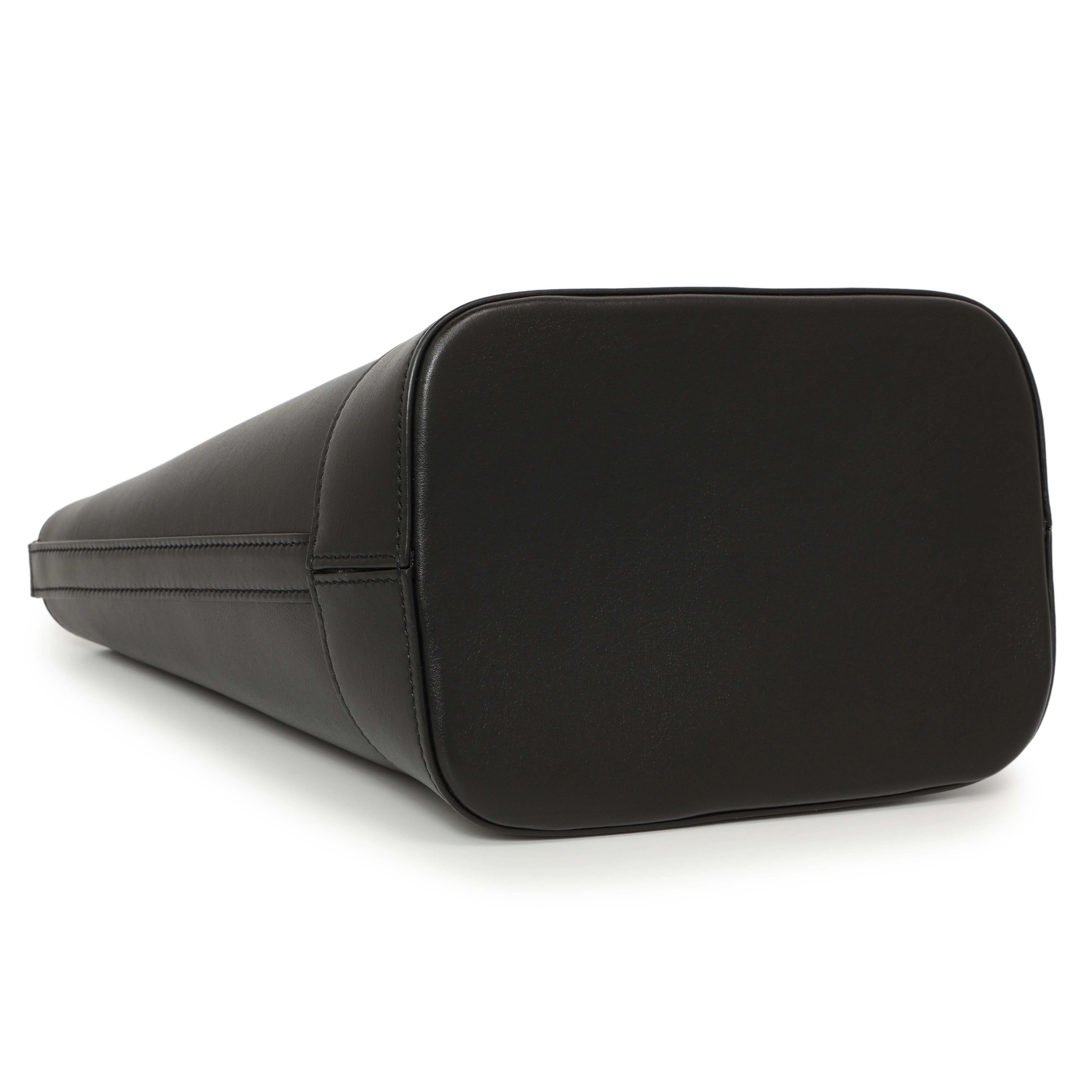 Celine Black Smooth Calfskin Triomphe Small Bucket Bag - Image 4