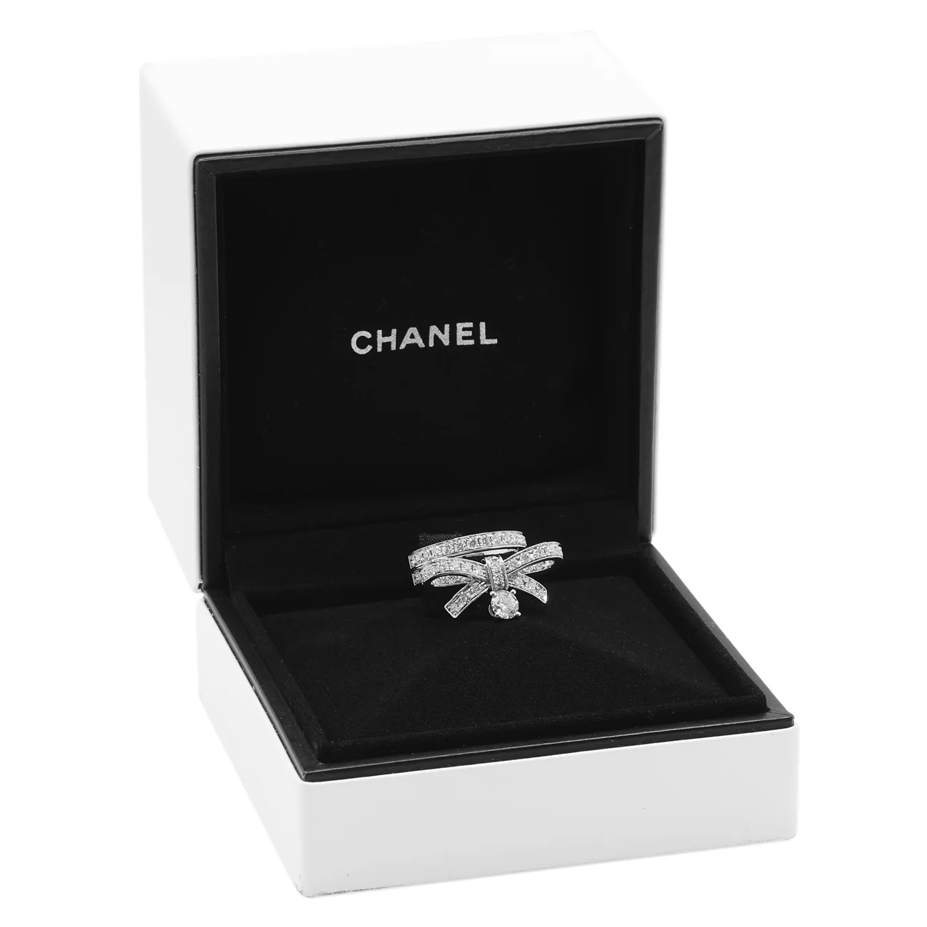 Chanel 18K White Gold Diamond Ruban Ring - Image 4