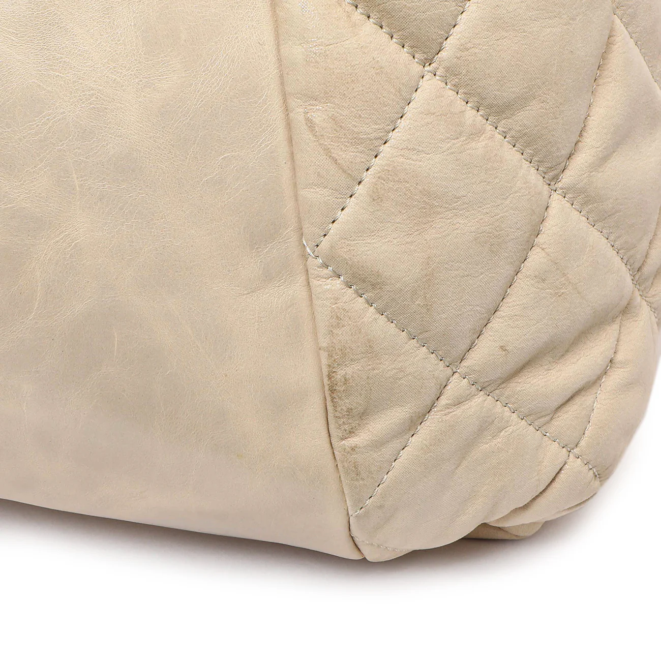 Chanel Beige Quilted Iridescent Calfskin Coco Daily - Image 7