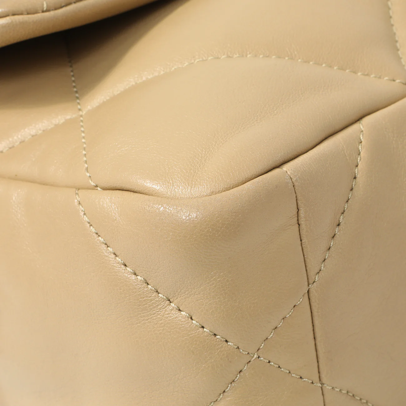 Chanel Beige Quilted Lambskin Medium Chanel 19 Flap - Image 5
