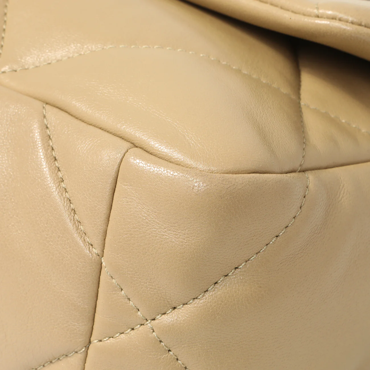 Chanel Beige Quilted Lambskin Medium Chanel 19 Flap - Image 6
