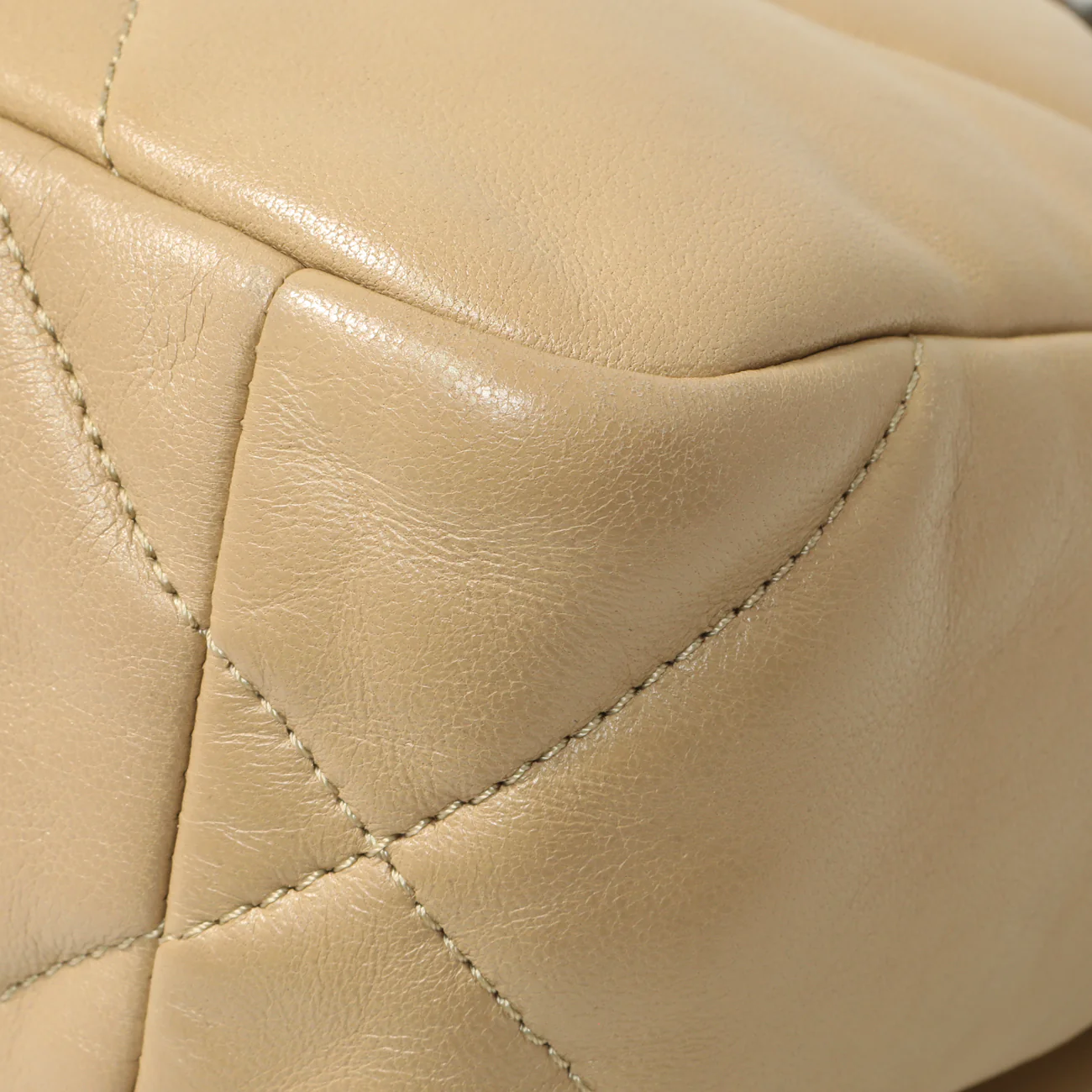 Chanel Beige Quilted Lambskin Medium Chanel 19 Flap - Image 8