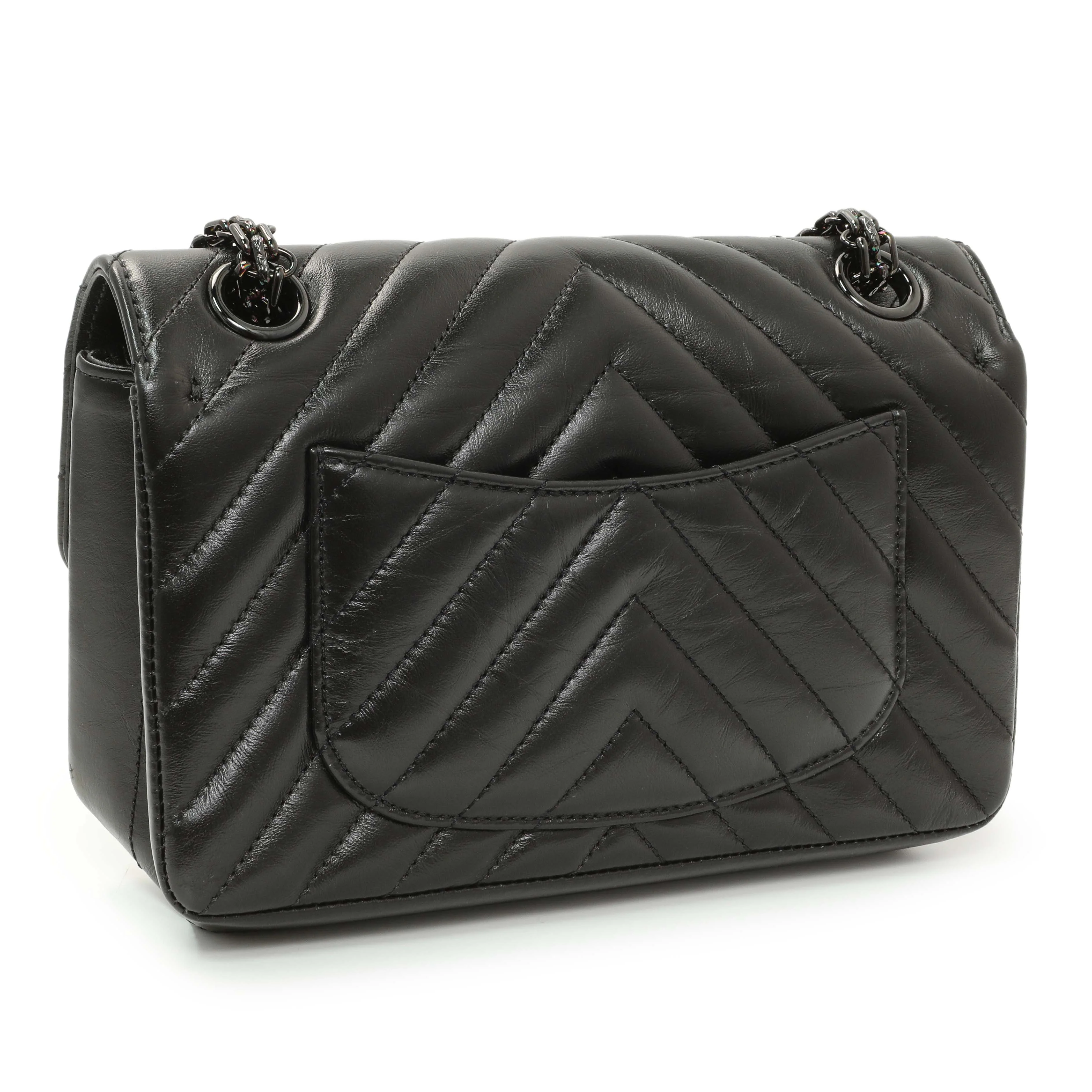 Chanel Black Aged Calfskin Chevron 2.55 Reissue Flap 224 - Image 2