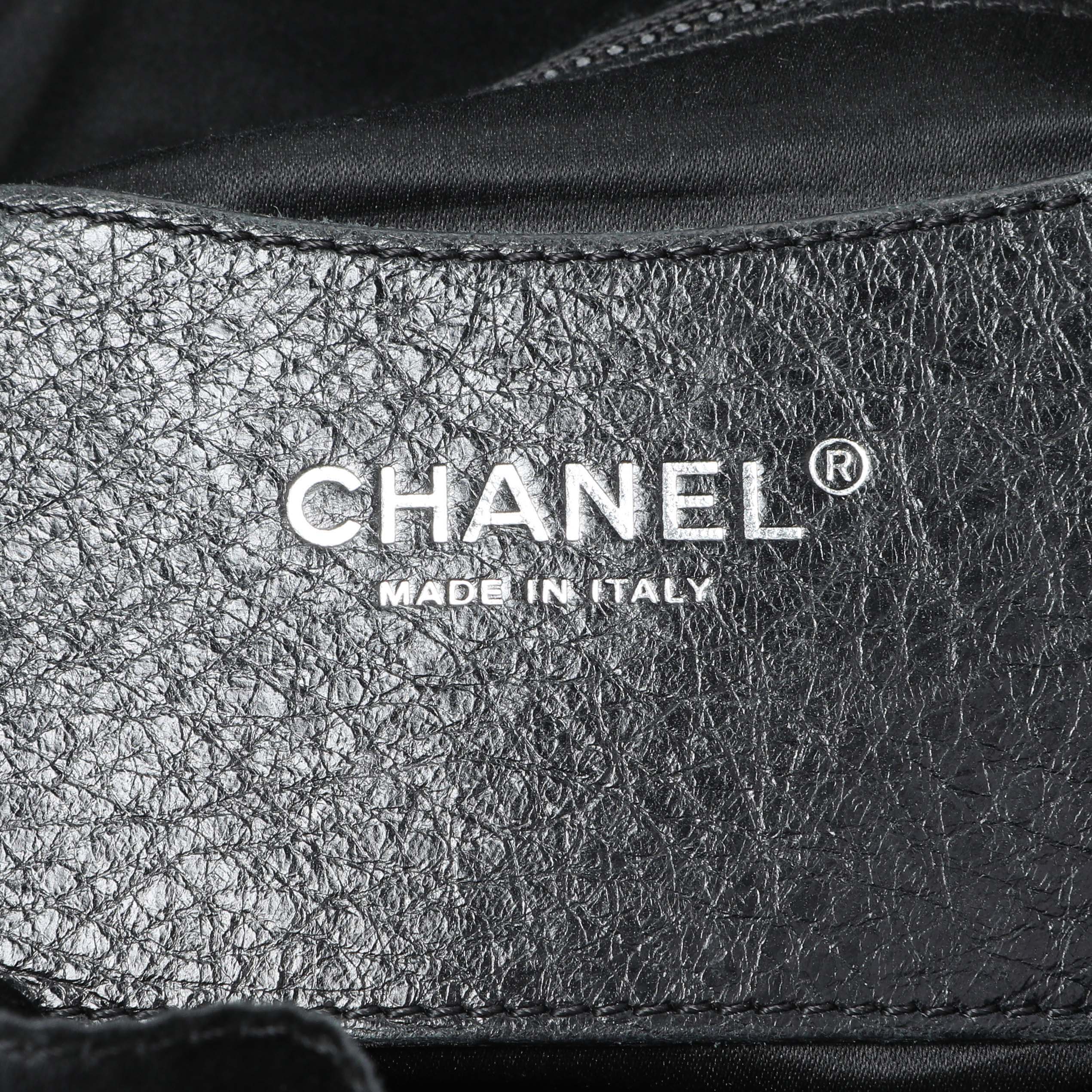 Chanel Black Glazed Calfskin On The Road Bucket Bag - Image 5