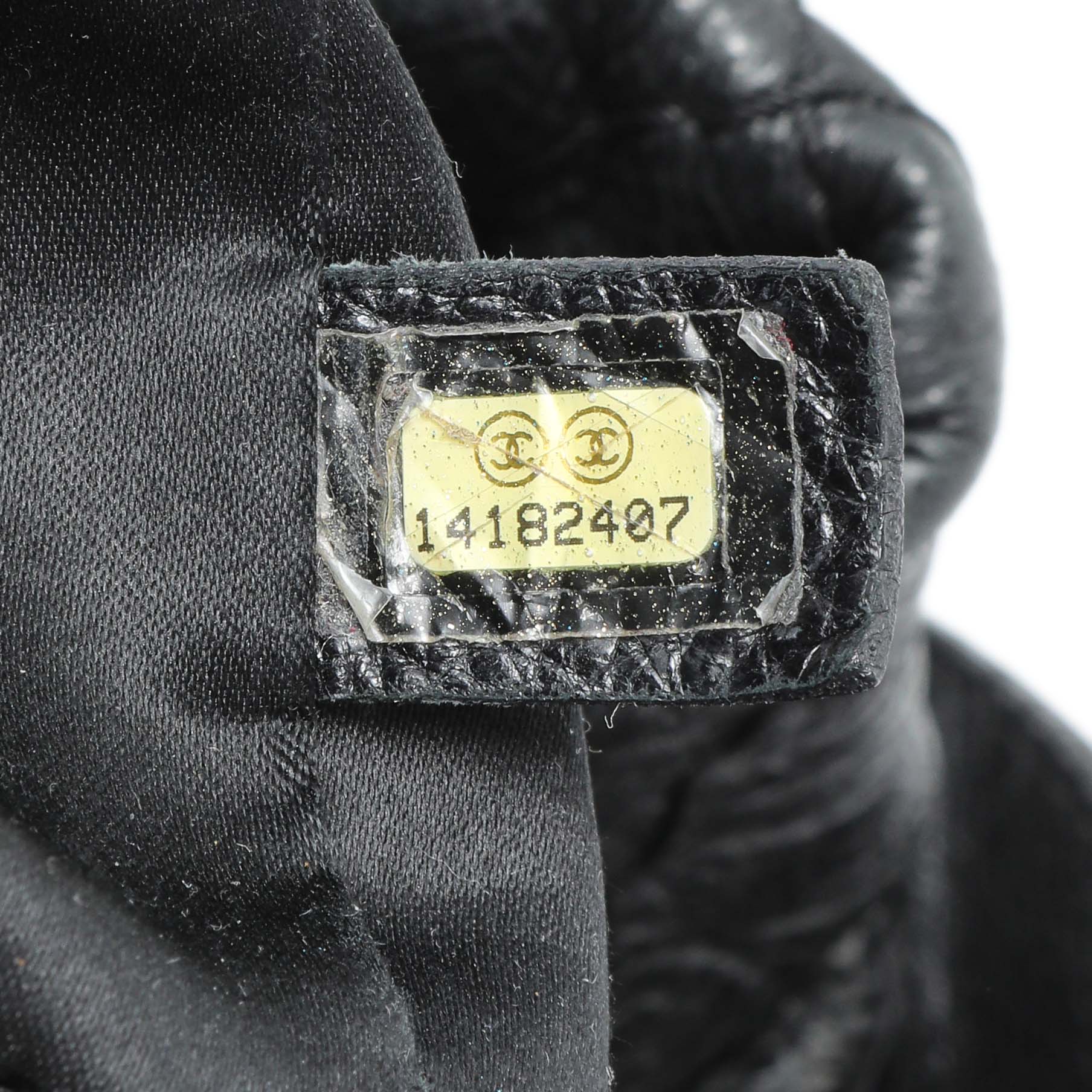 Chanel Black Glazed Calfskin On The Road Bucket Bag - Image 6
