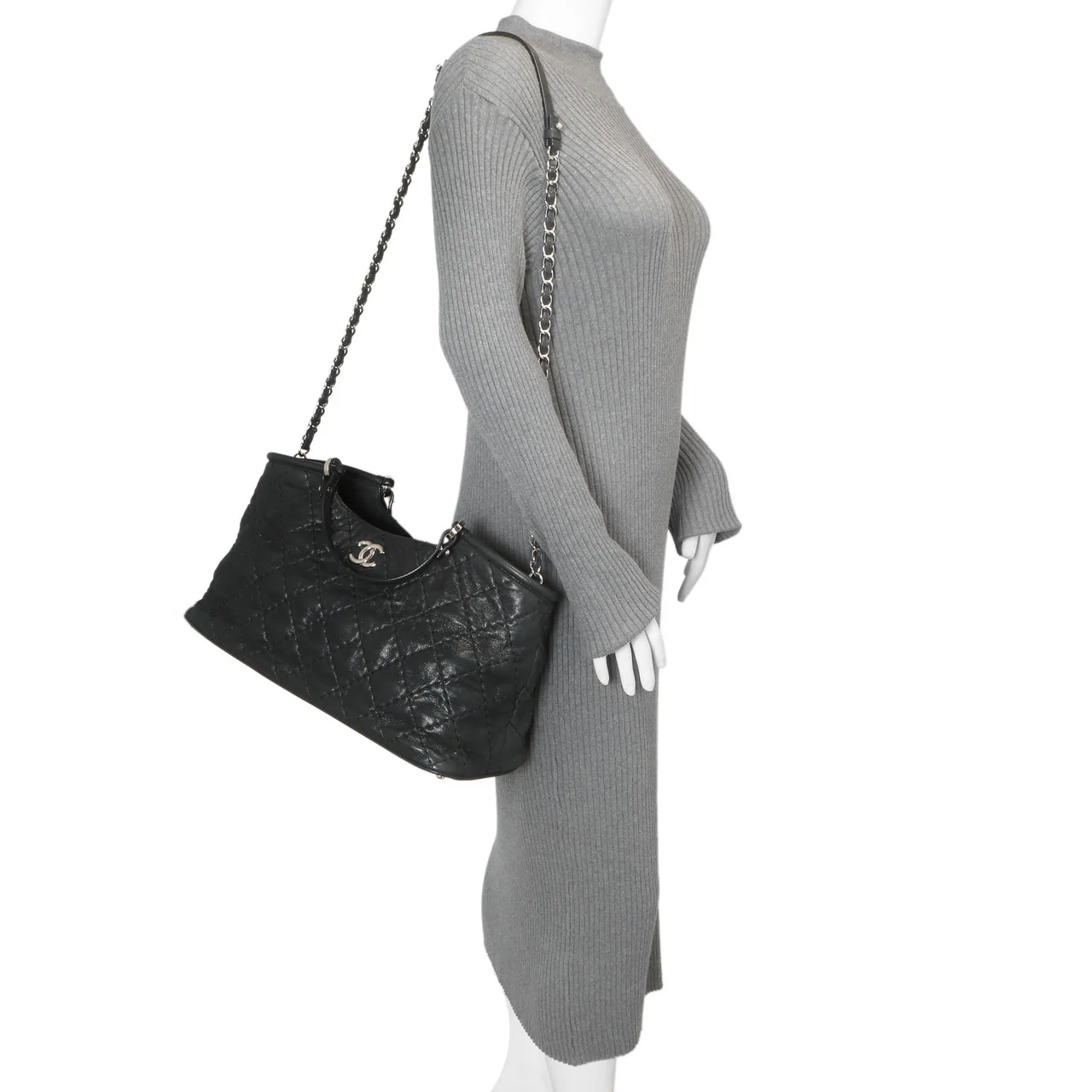 Chanel Black Iridescent Quilted Calfskin Sea Hit Tote - Image 13