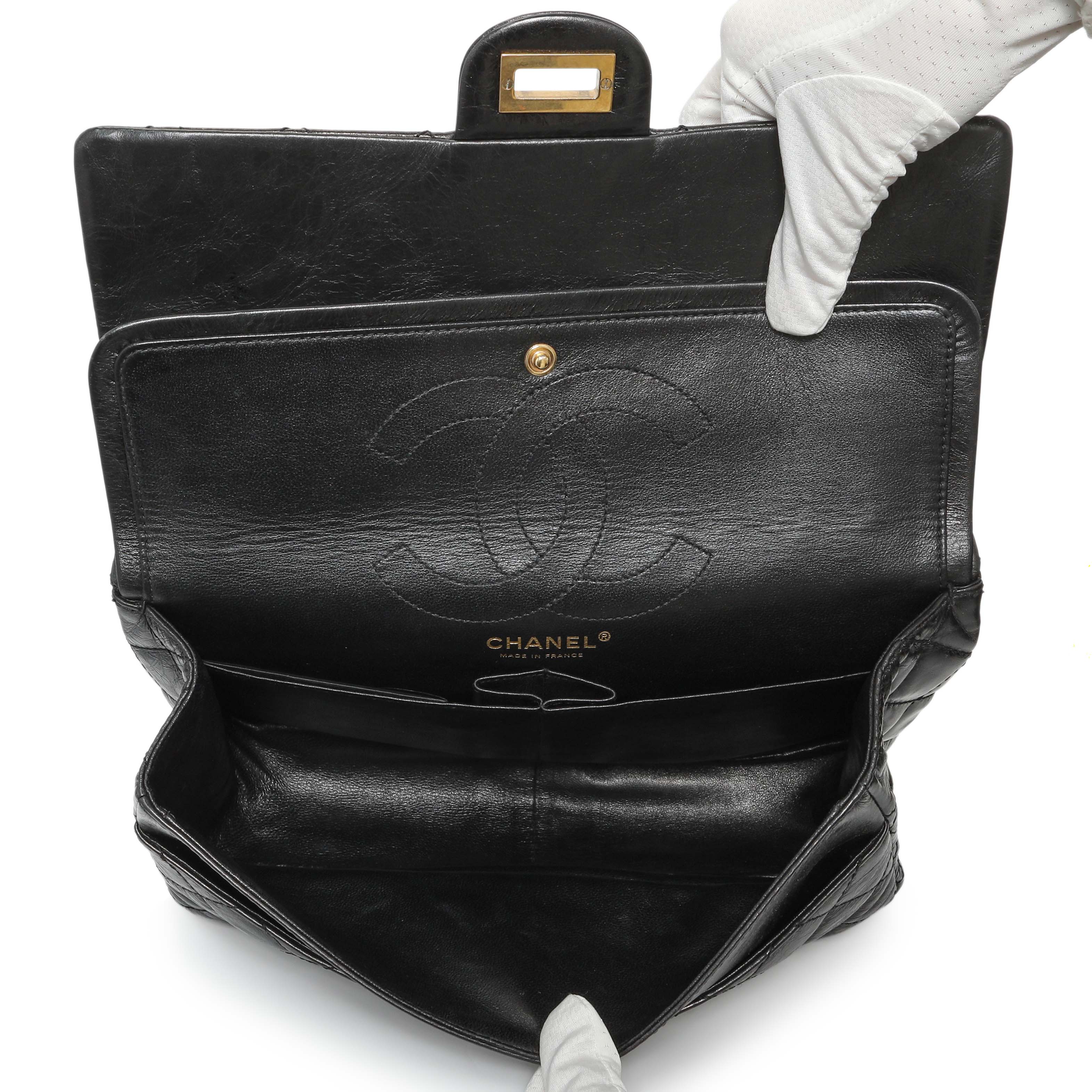 Chanel Black Quilted Aged Calfskin 2.55 Reissue 226 Flap - Image 4