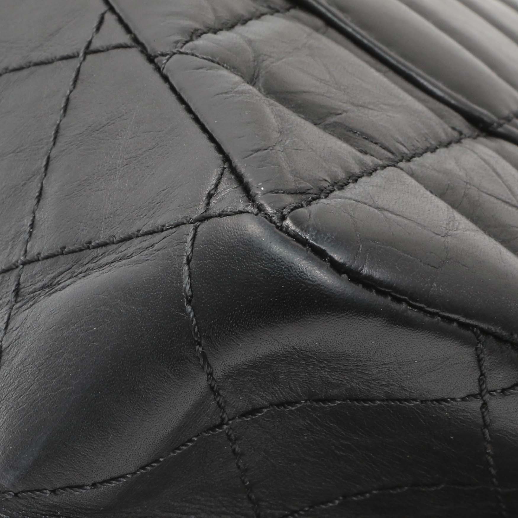Chanel Black Quilted Aged Calfskin 2.55 Reissue 226 Flap - Image 7