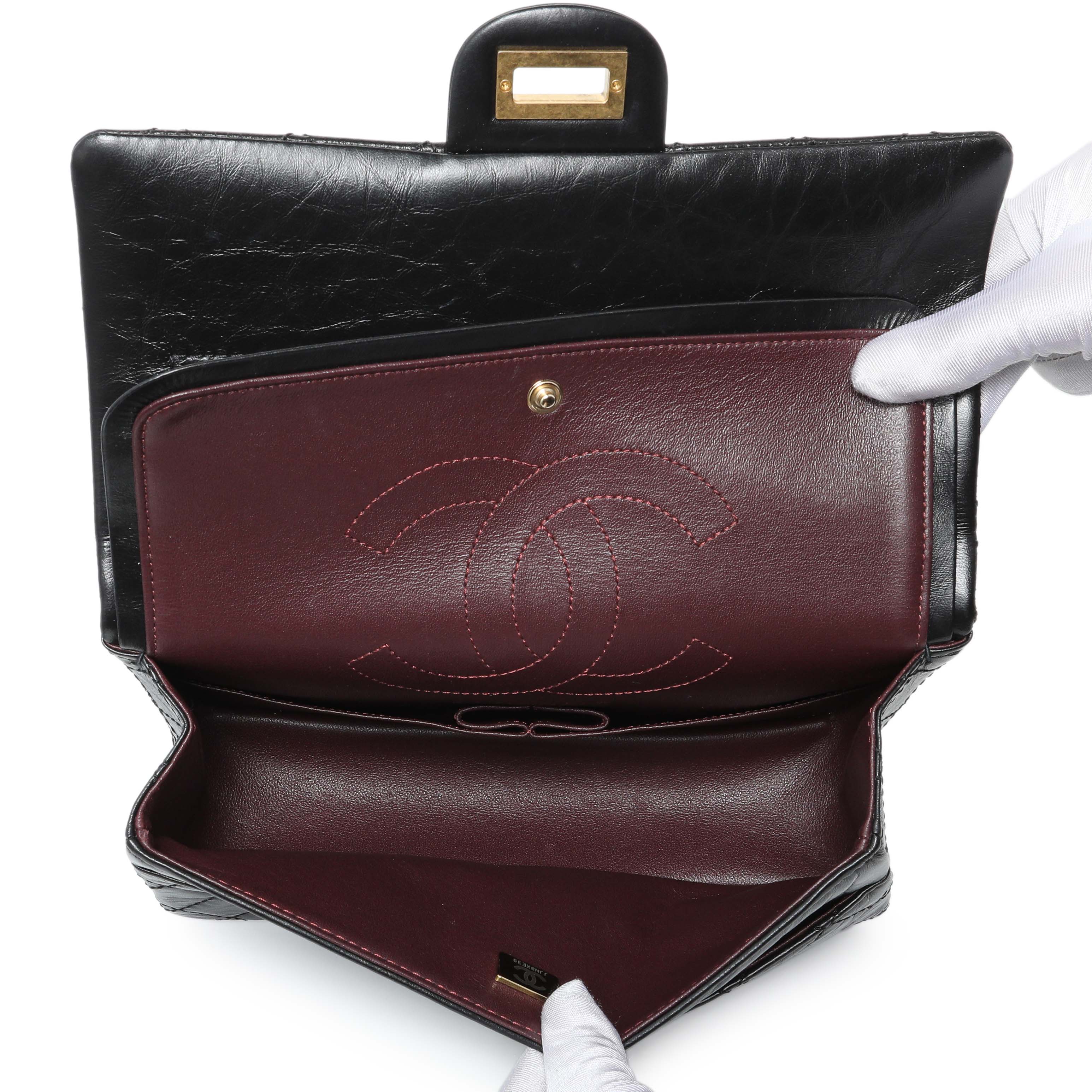 Chanel Black Quilted Aged Calfskin 2.55 Reissue Flap 225 - Image 4