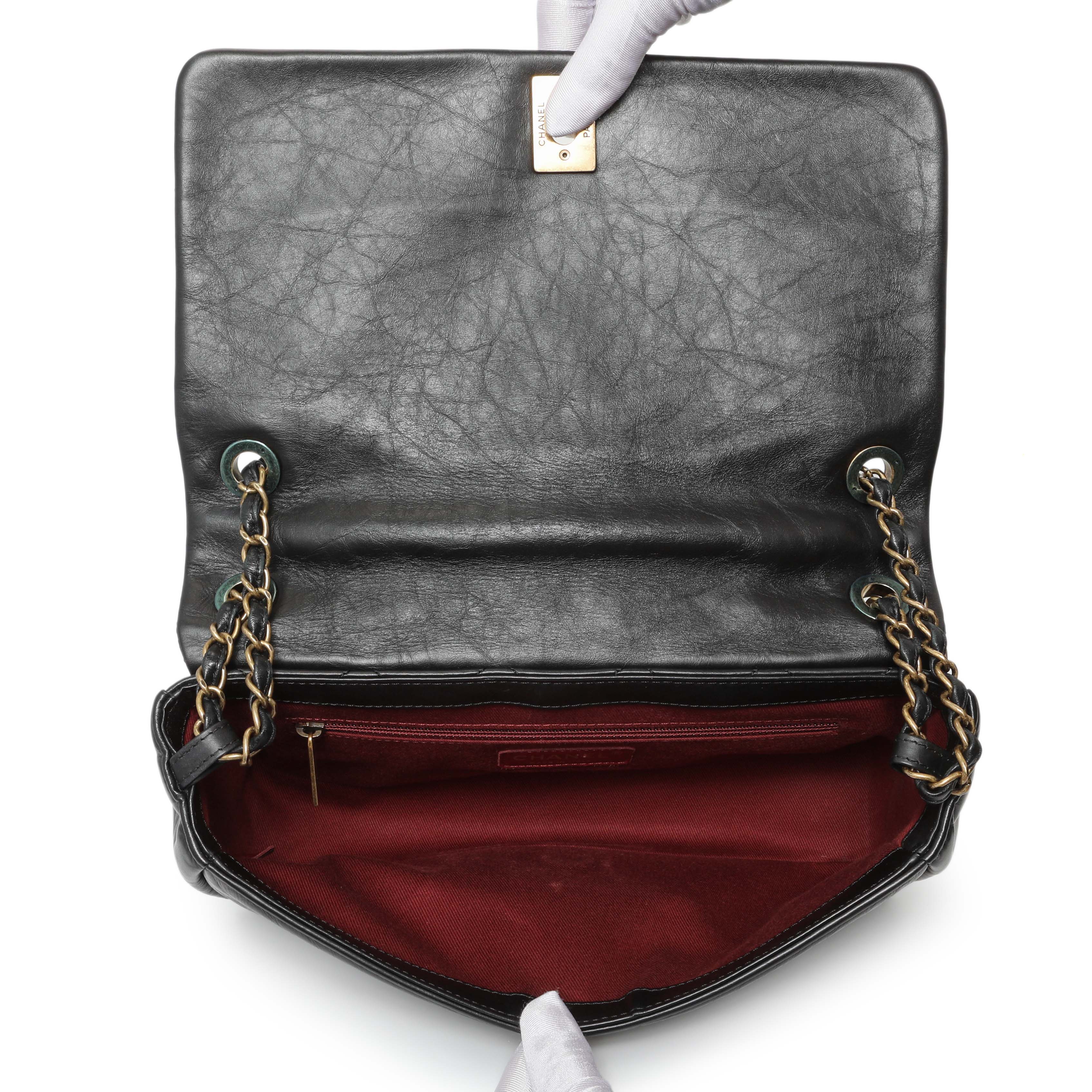 Chanel Black Quilted Aged Calfskin Pondichery Flap - Image 4