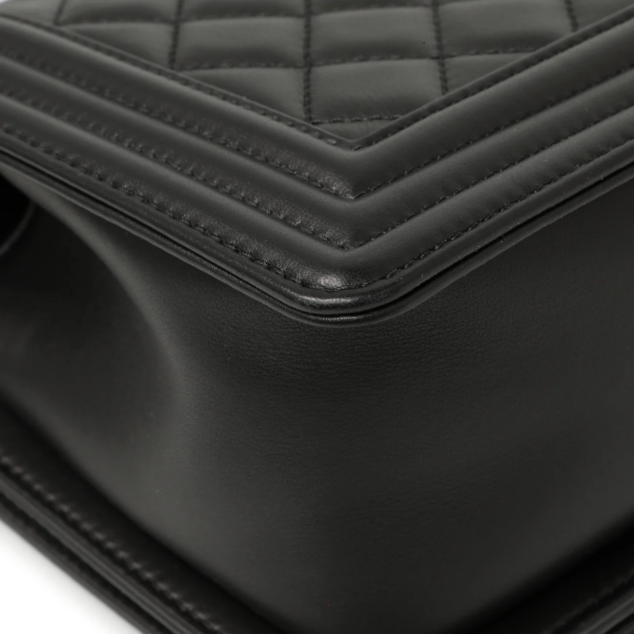Chanel Black Quilted Calfskin Medium Boy Bag - Image 7