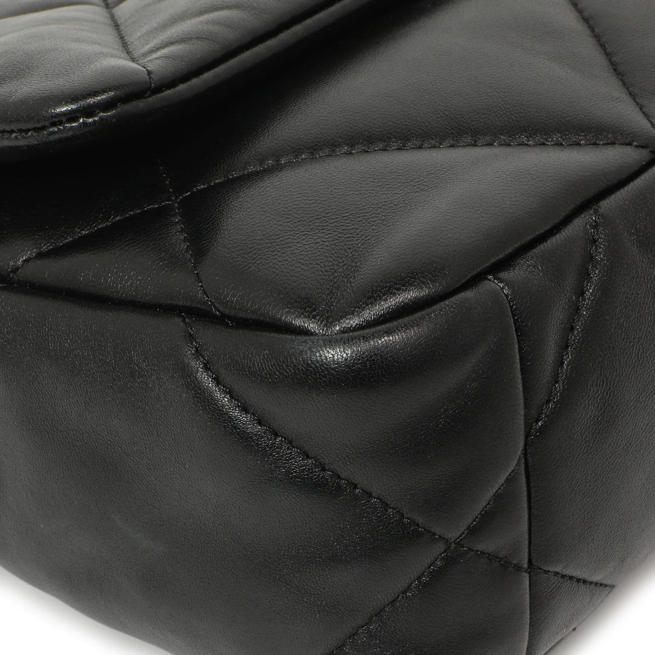 Chanel Black Quilted Lambskin Medium 19 Flap - Image 5