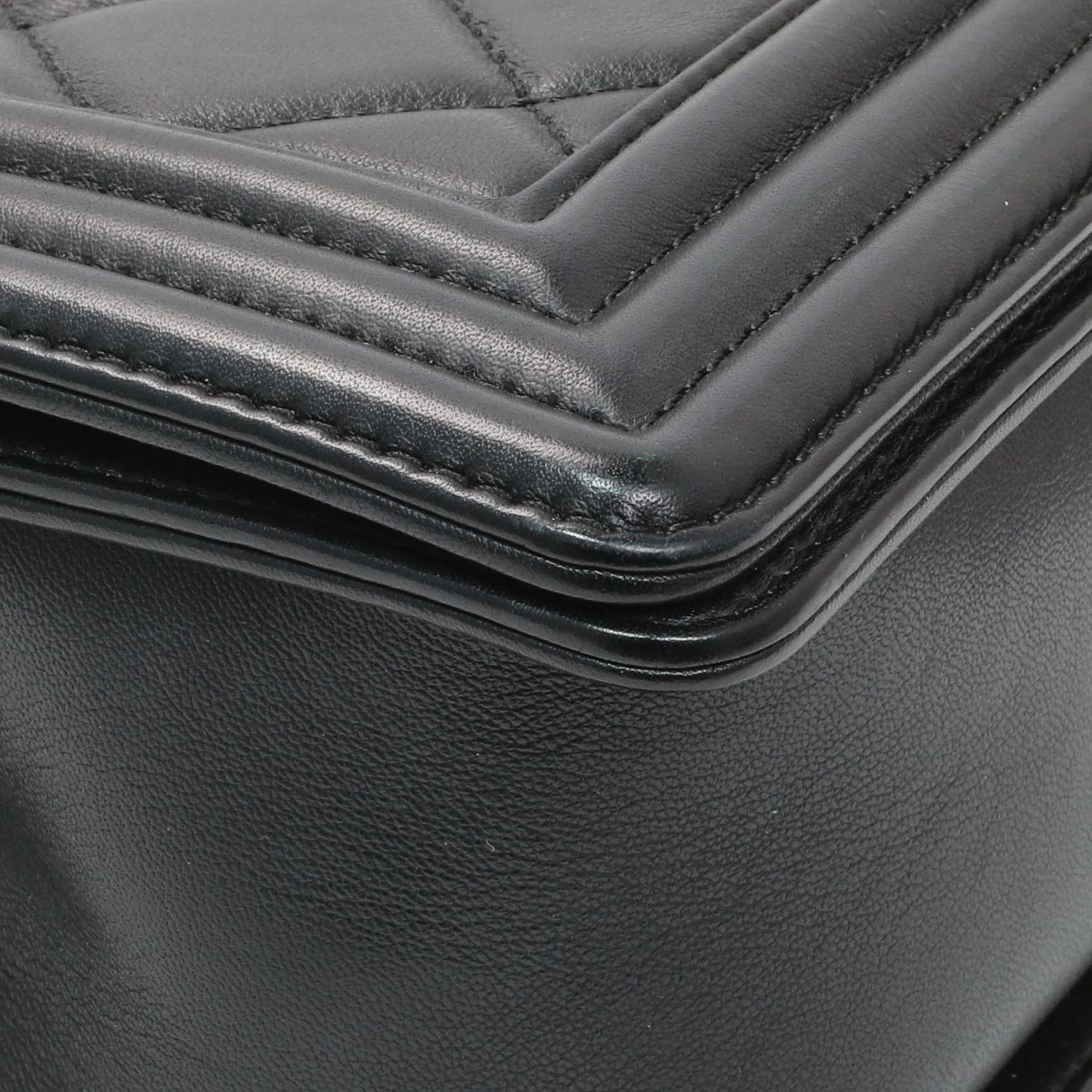 Chanel Black Quilted Lambskin Medium Boy Flap - Image 5