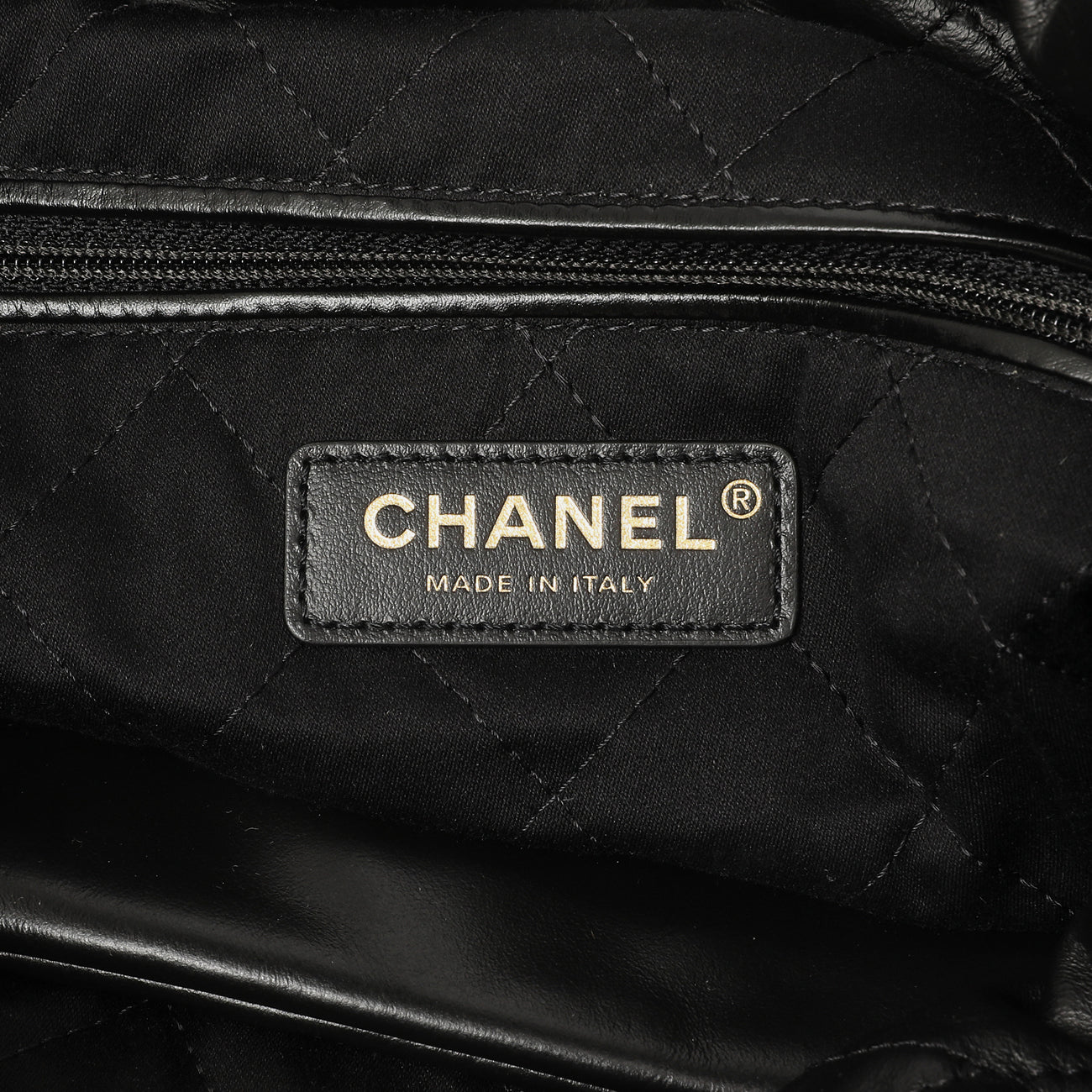 Chanel Black Quilted Shiny Calfskin Small 22 - Image 5