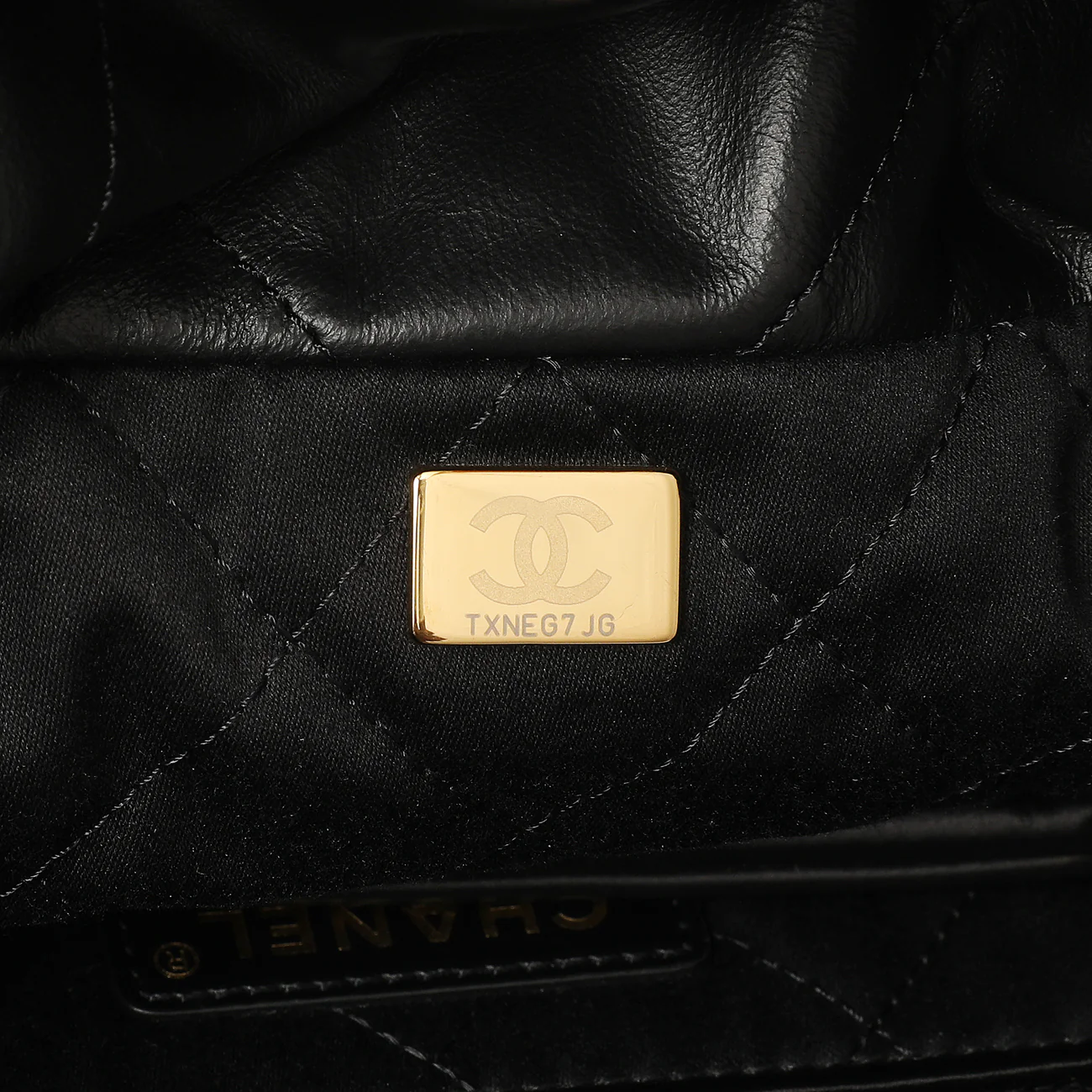 Chanel Black Quilted Shiny Calfskin Small 22 - Image 6