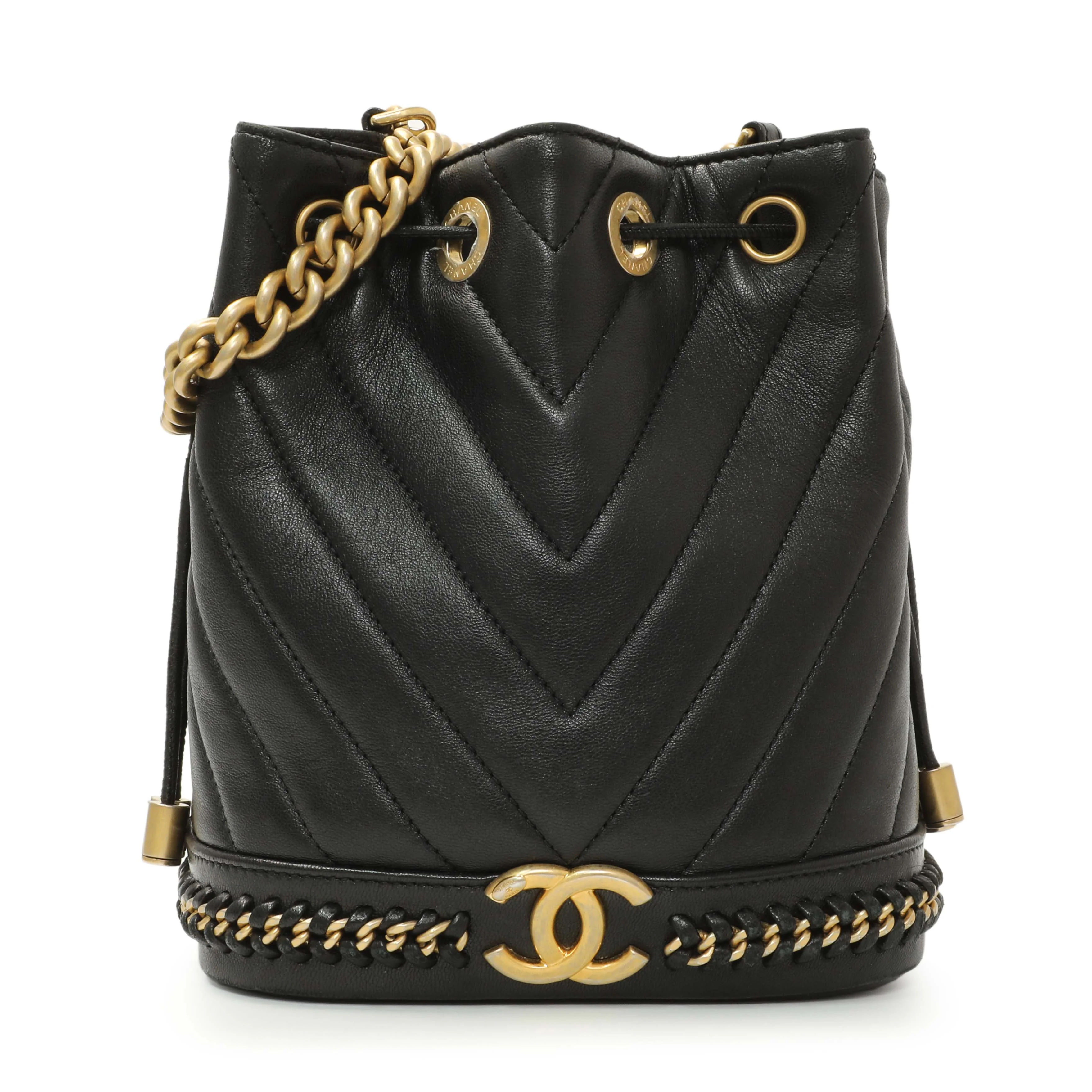 Chanel Black Sheepskin Chevron Quilted Drawstring Bag - Image 2