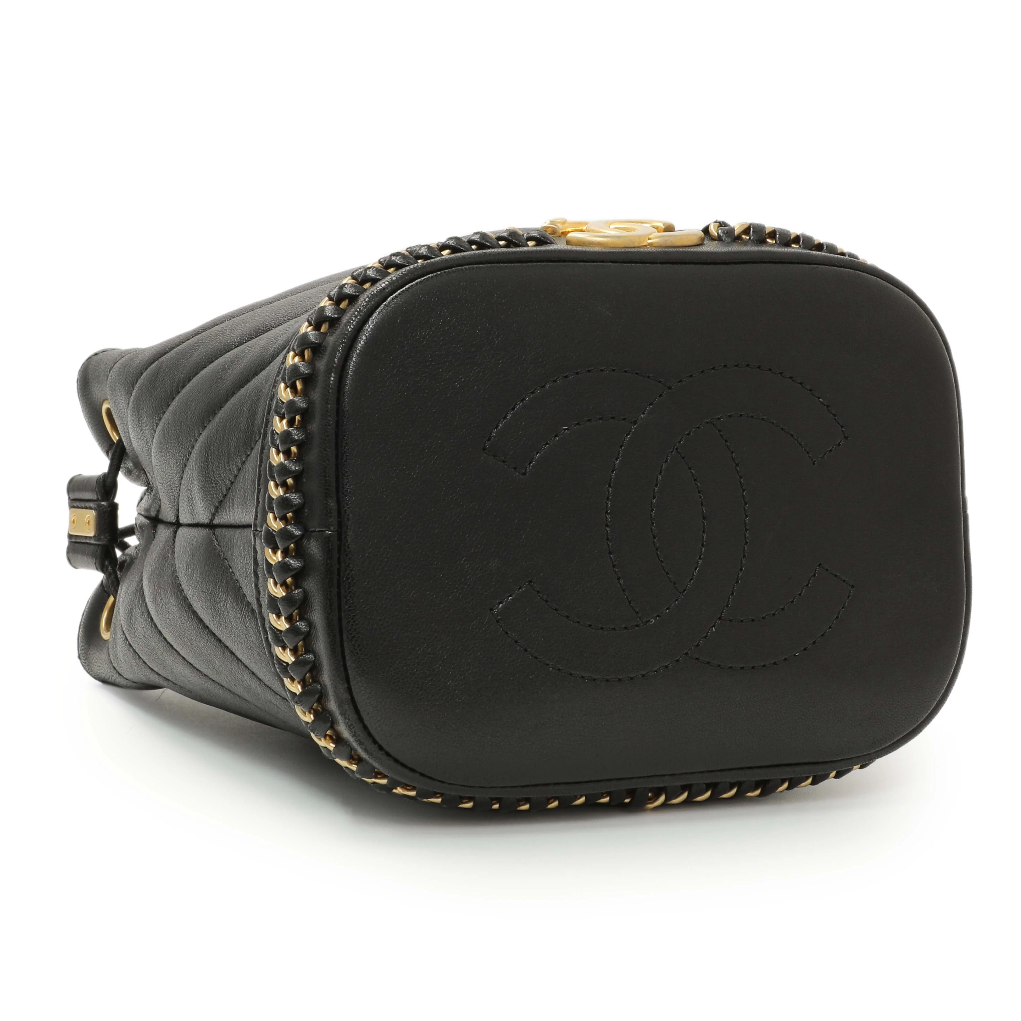 Chanel Black Sheepskin Chevron Quilted Drawstring Bag - Image 4
