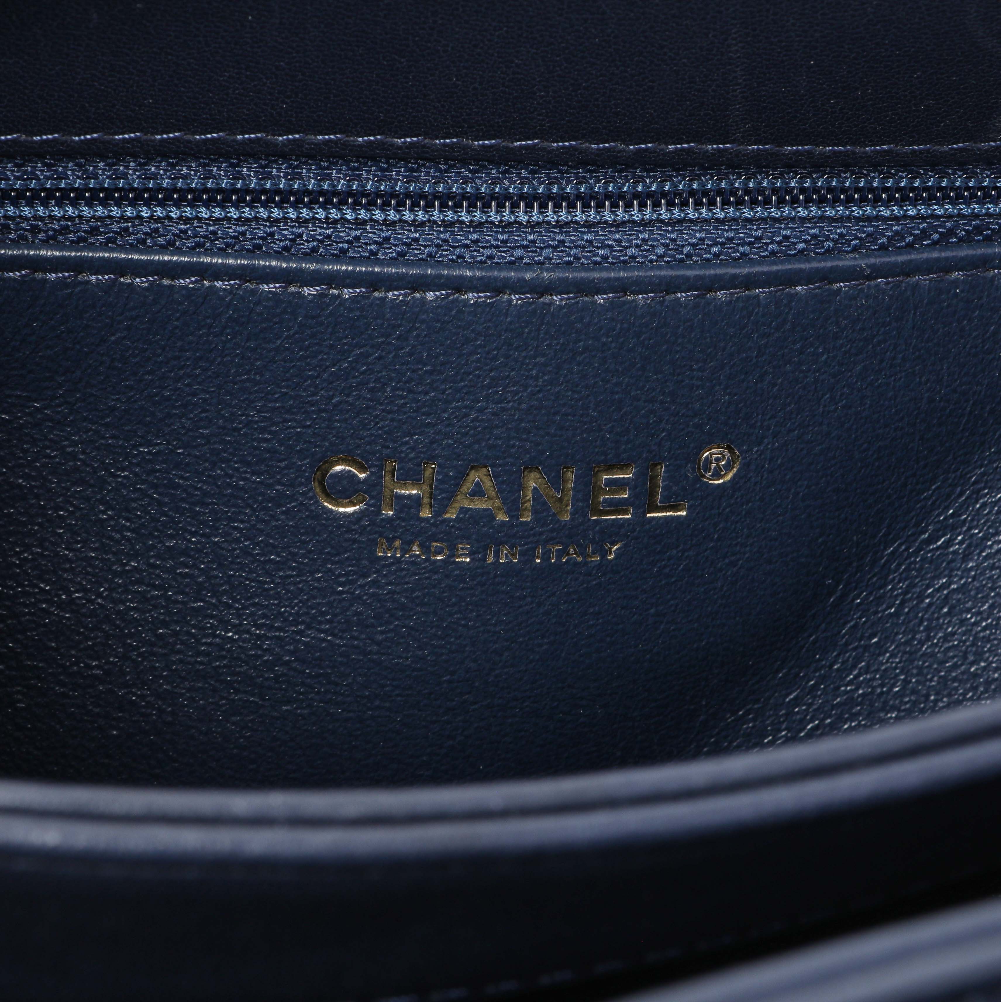 Chanel Blue Chevron Quilted Lambskin Medium Trendy CC Dual Handle Flap Bag - Image 9