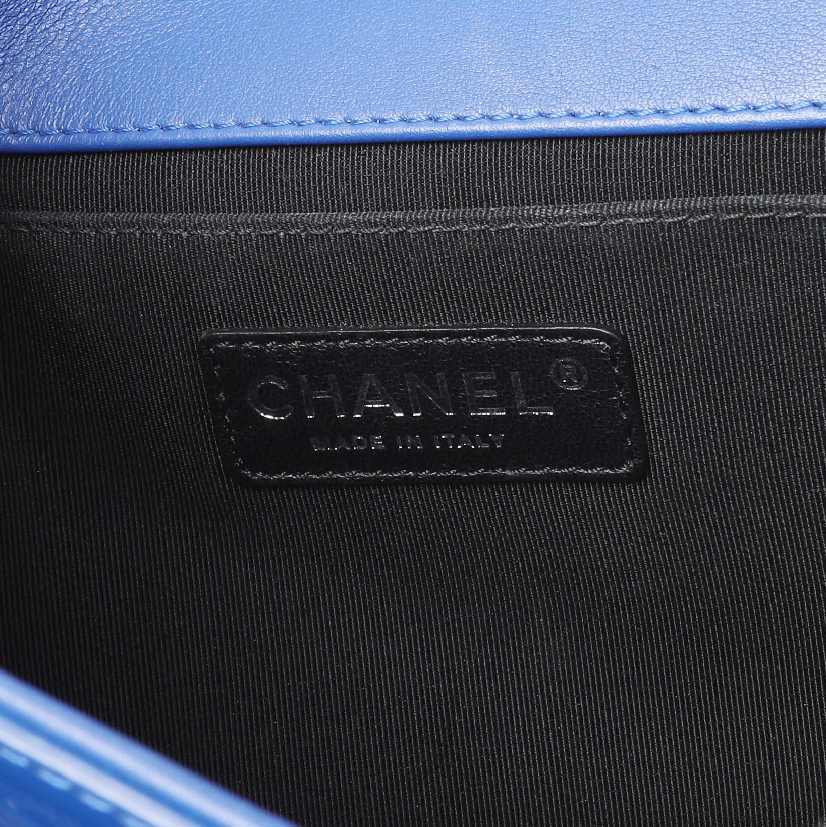 Chanel Blue Quilted Patent Medium Plexiglass Boy Flap - Image 9