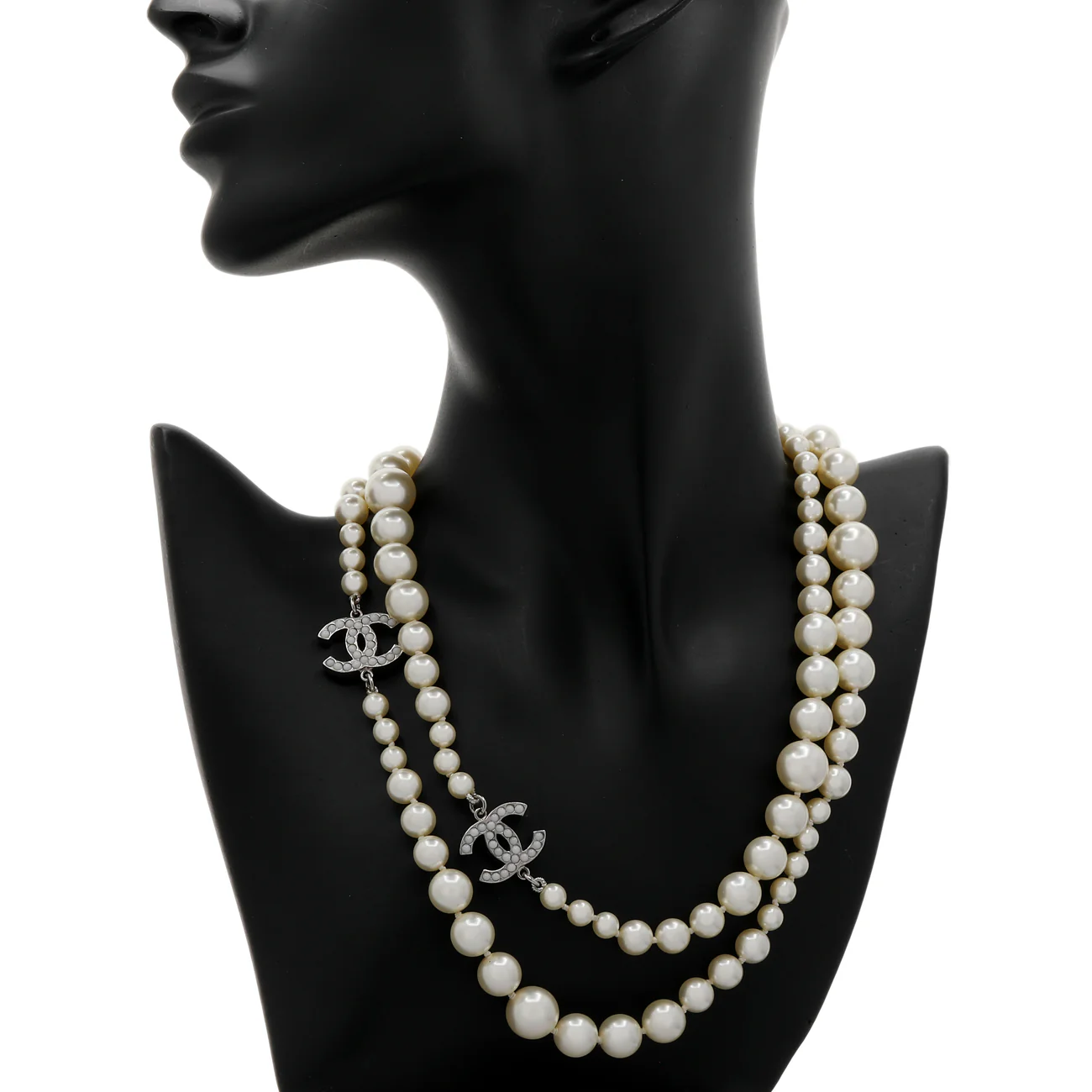 Chanel CC Pearl Necklace - Image 3