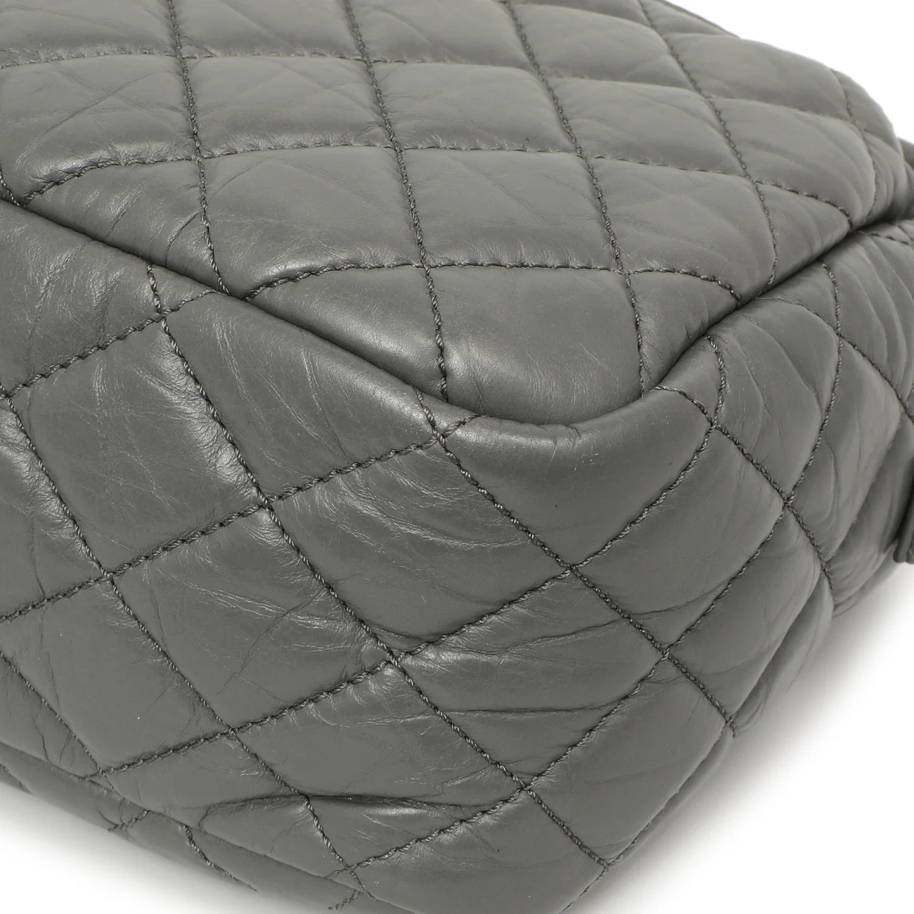 Chanel Grey Aged Calfskin Reissue Camera Bag - Image 6