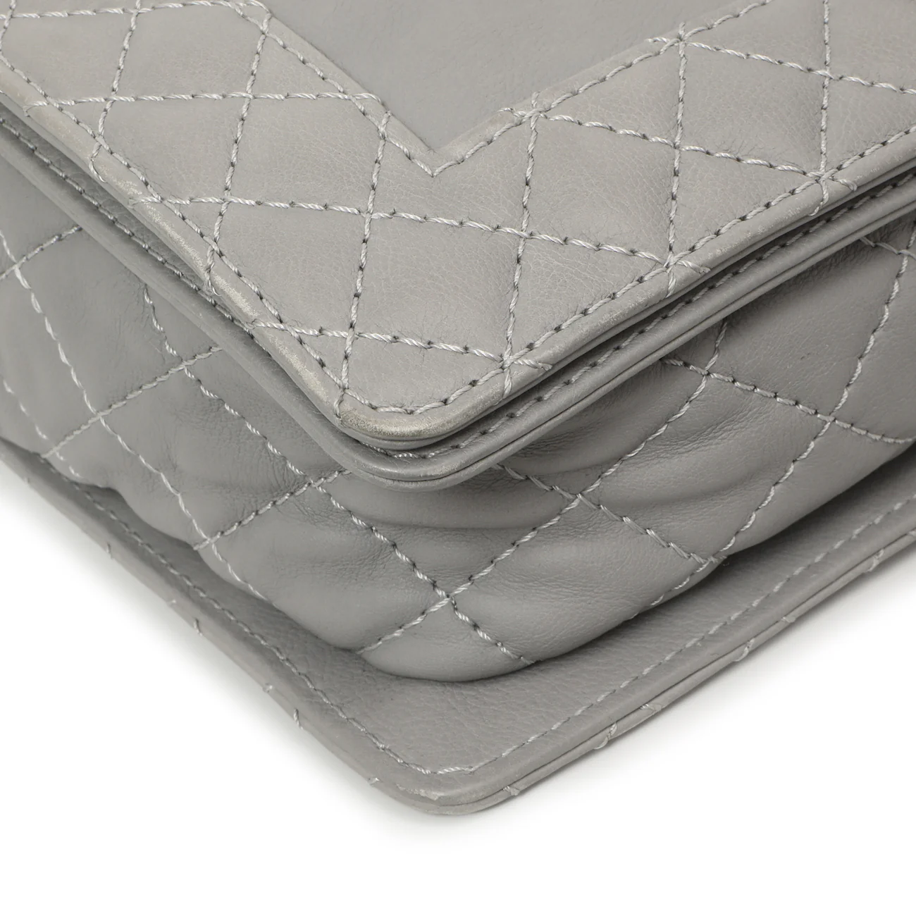 Chanel Grey Calfskin New Medium Boy Reverso Flap - Image 4