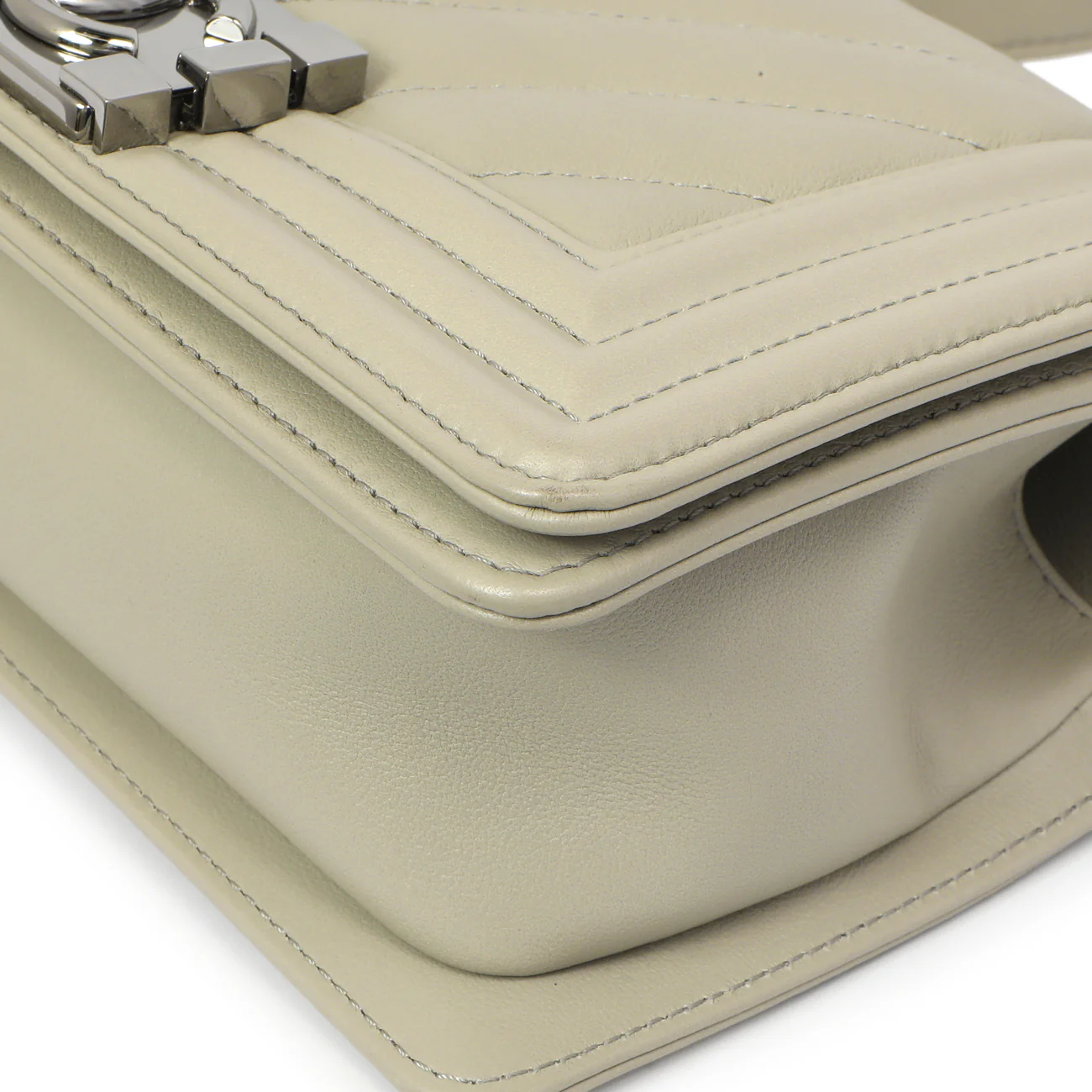 Chanel Grey Chevron Calfskin Small Boy Bag - Image 5