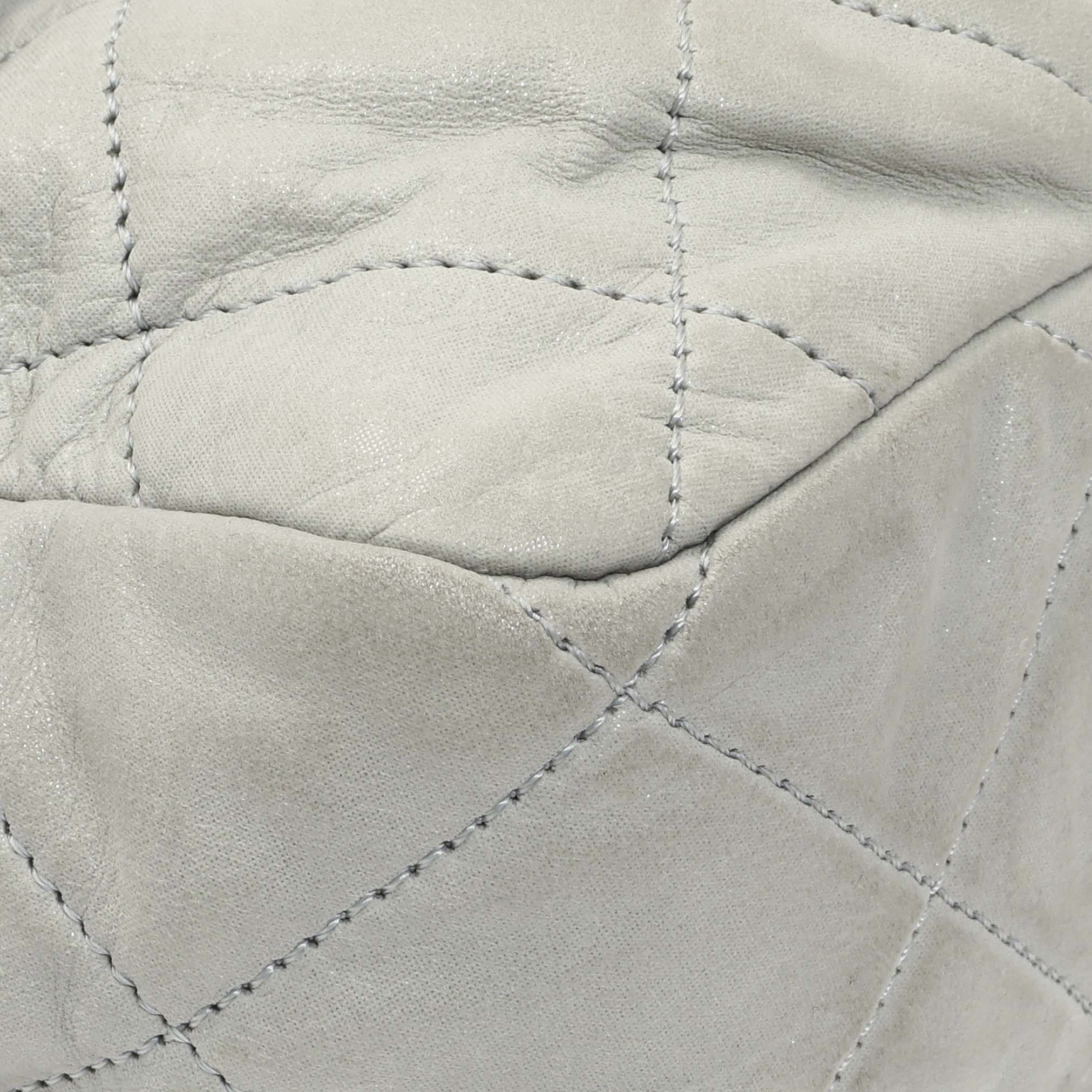 Chanel Grey Quilted Iridescent Calfskin Leather Chic Quilt Flap Bag - Image 4