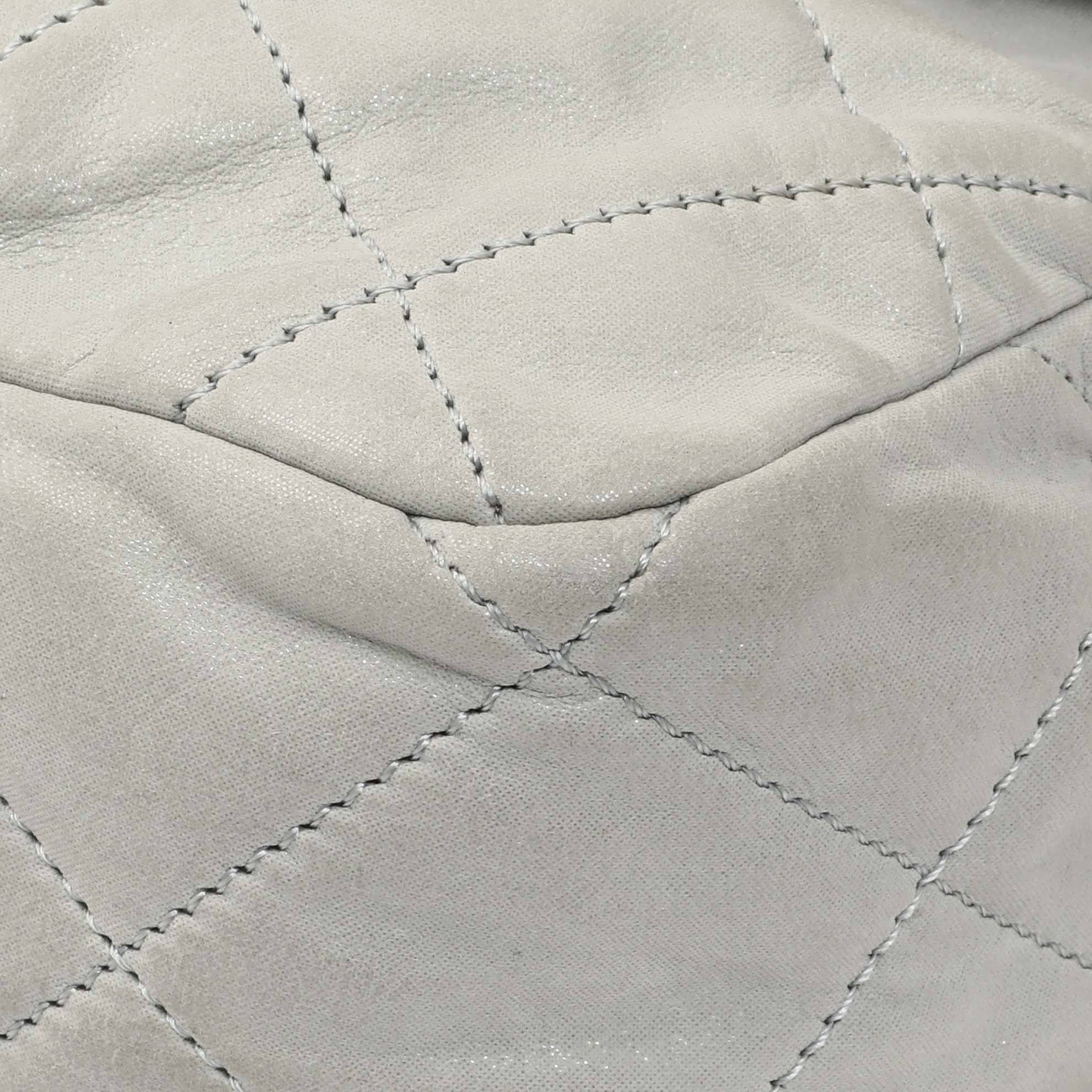 Chanel Grey Quilted Iridescent Calfskin Leather Chic Quilt Flap Bag - Image 5