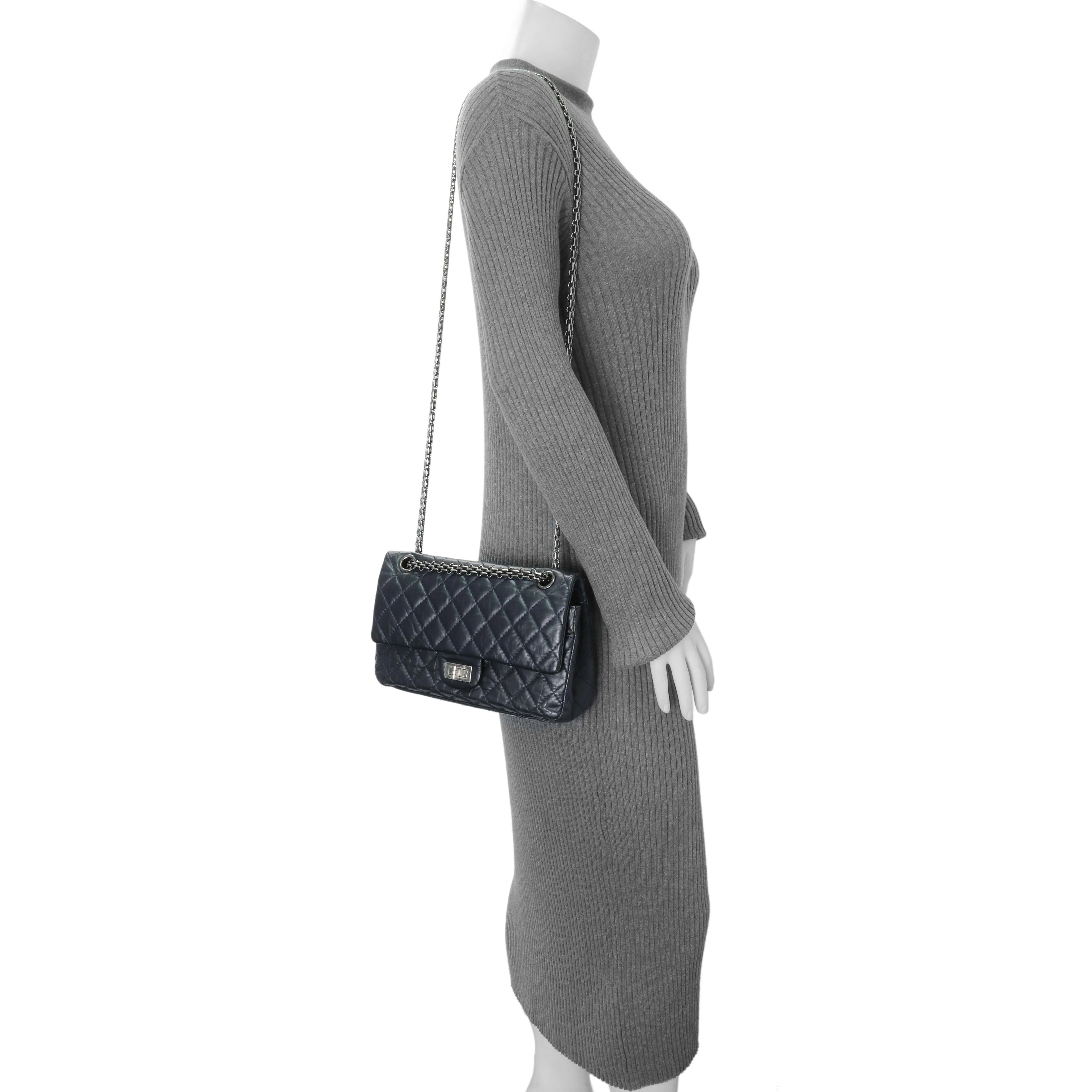 Chanel Navy Quilted Aged Calfskin 2.55 Reissue 225 Flap - Image 13