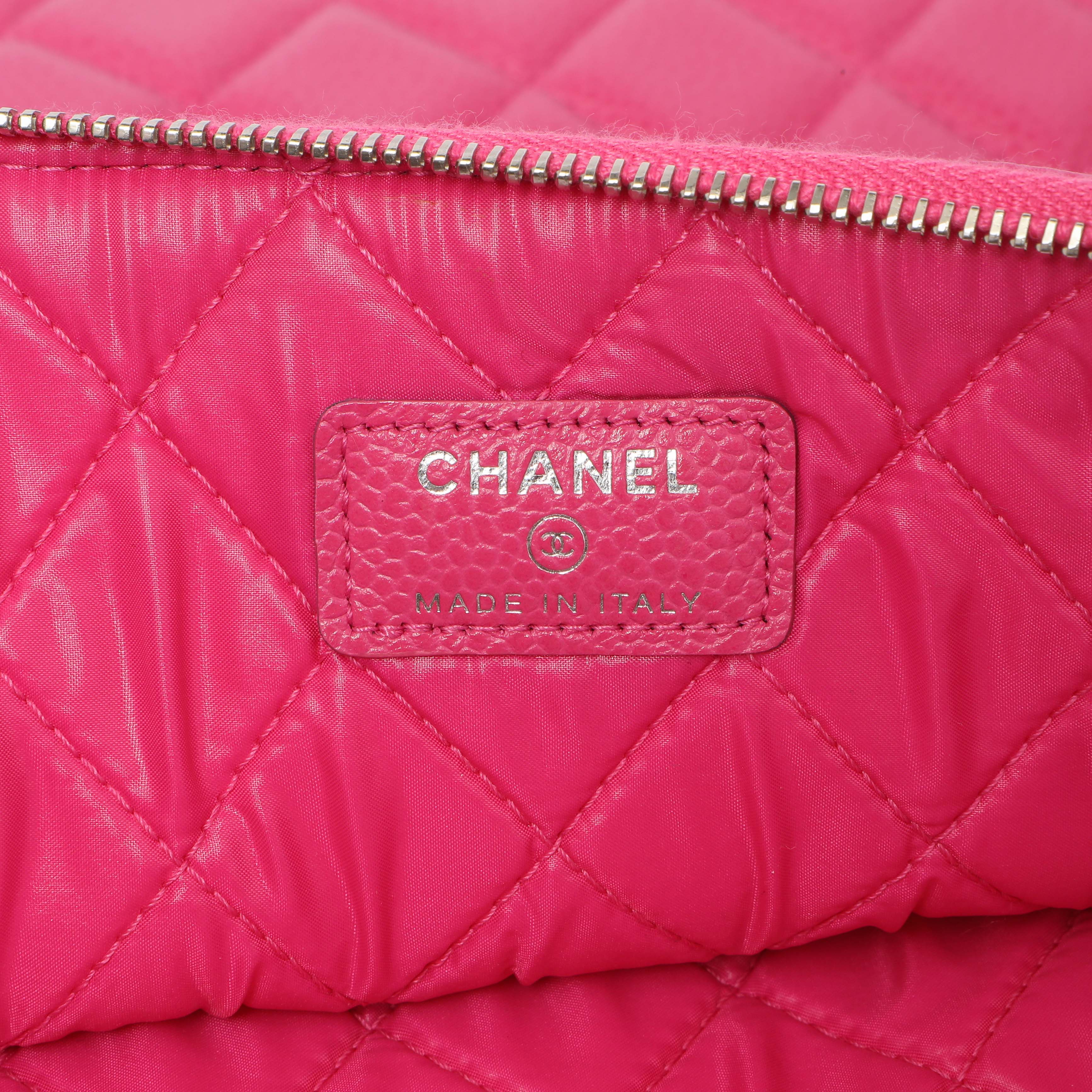 Chanel Pink Quilted Caviar Large Cosmetic Case - Image 5