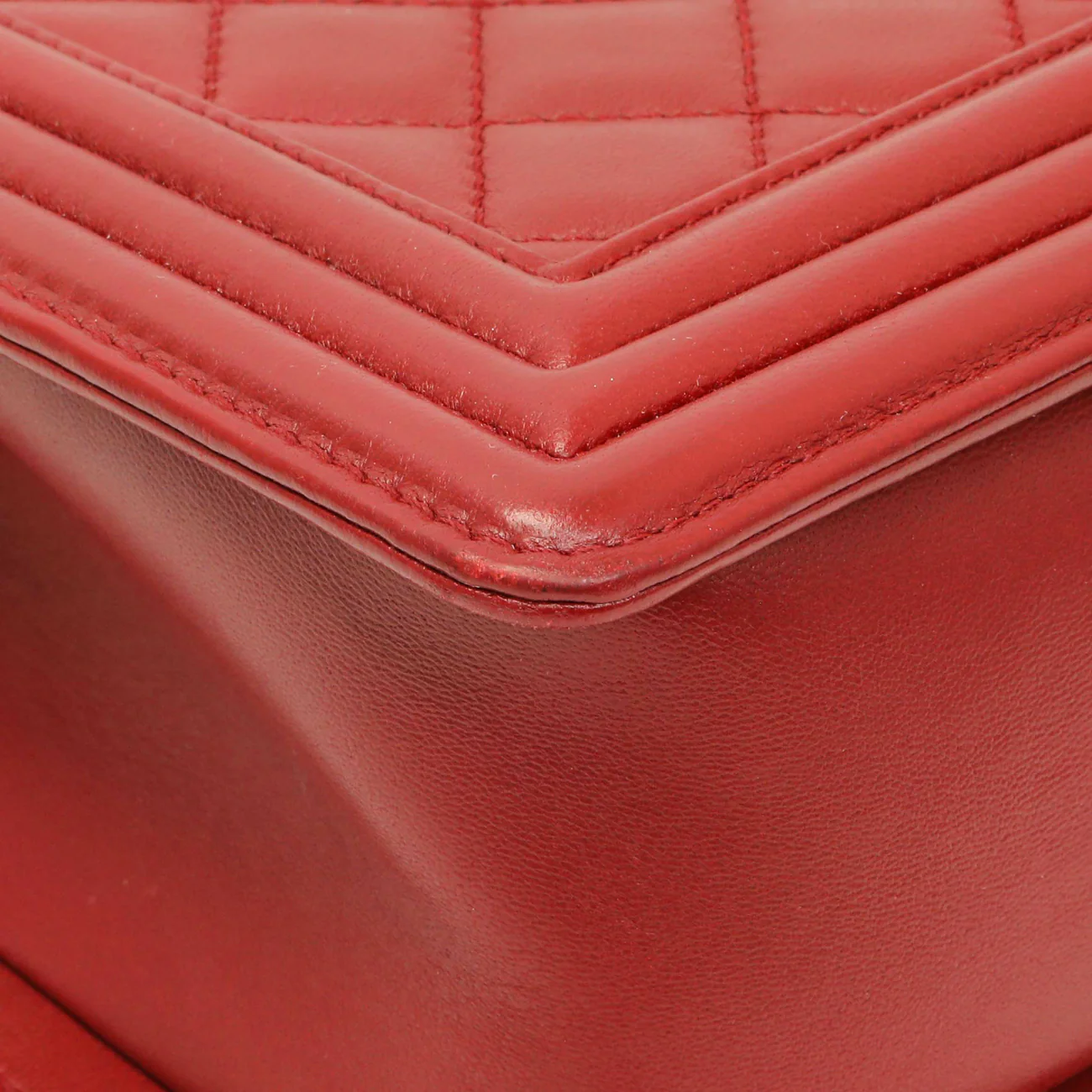 Chanel Red Quilted Calfskin Medium Boy Flap - Image 7