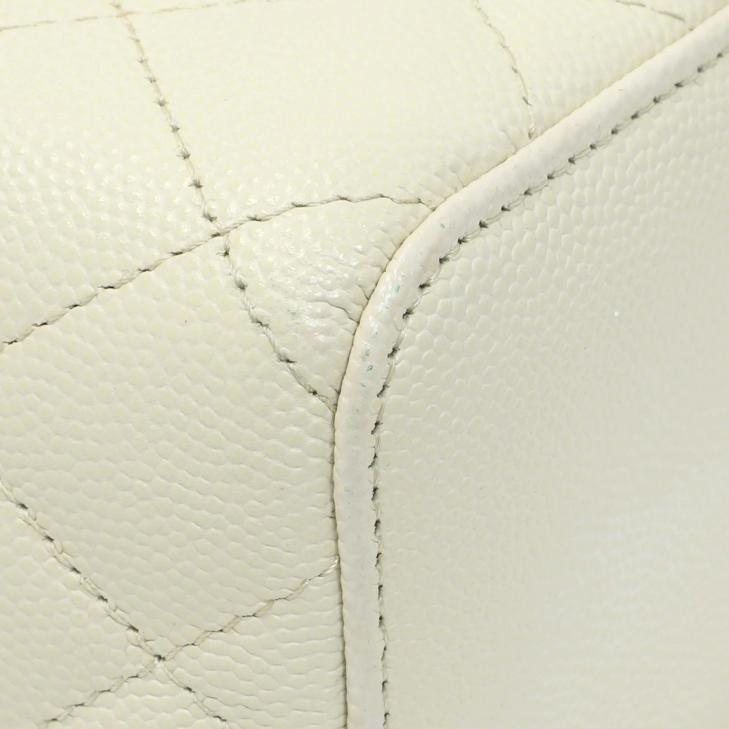 Chanel White Caviar Mini Vanity Case With Chain - Image 4