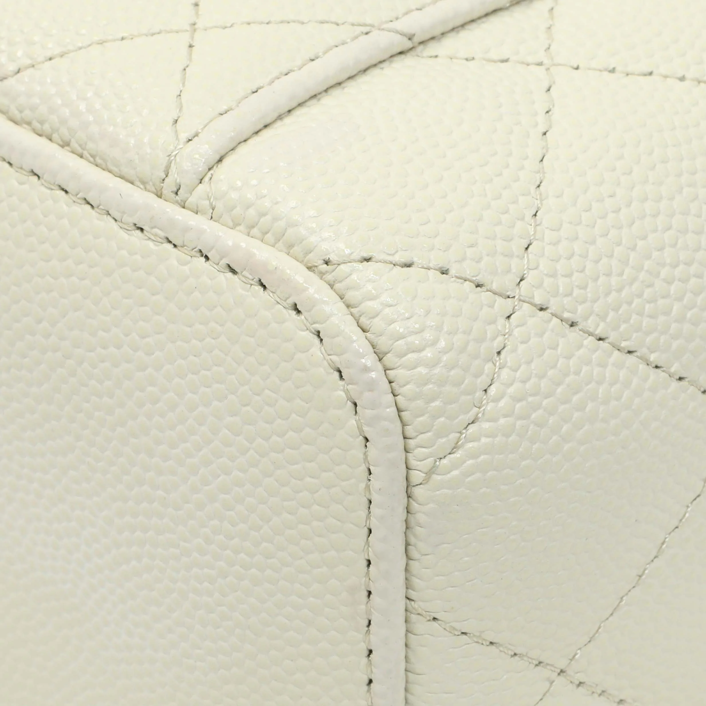 Chanel White Caviar Mini Vanity Case With Chain - Image 7