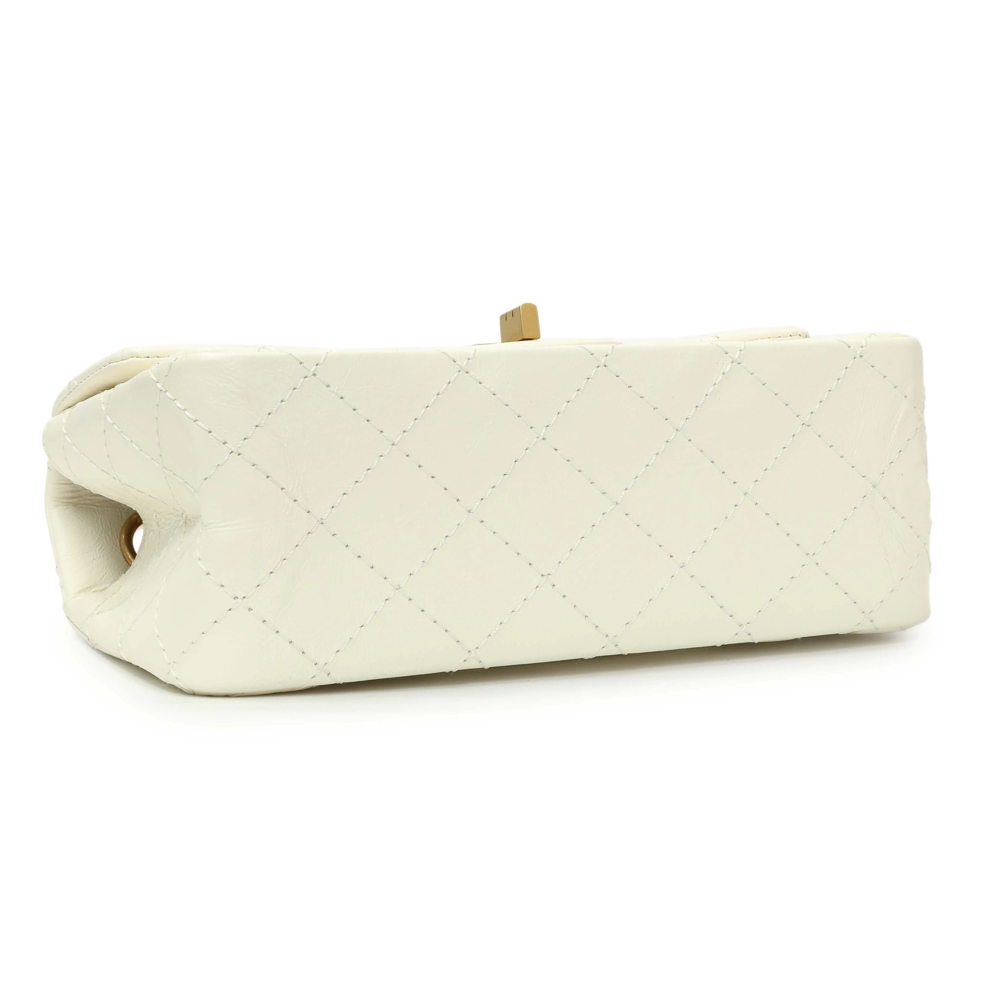 Chanel White Quilted Aged Calfskin 2.55 Reissue Flap 224 - Image 3