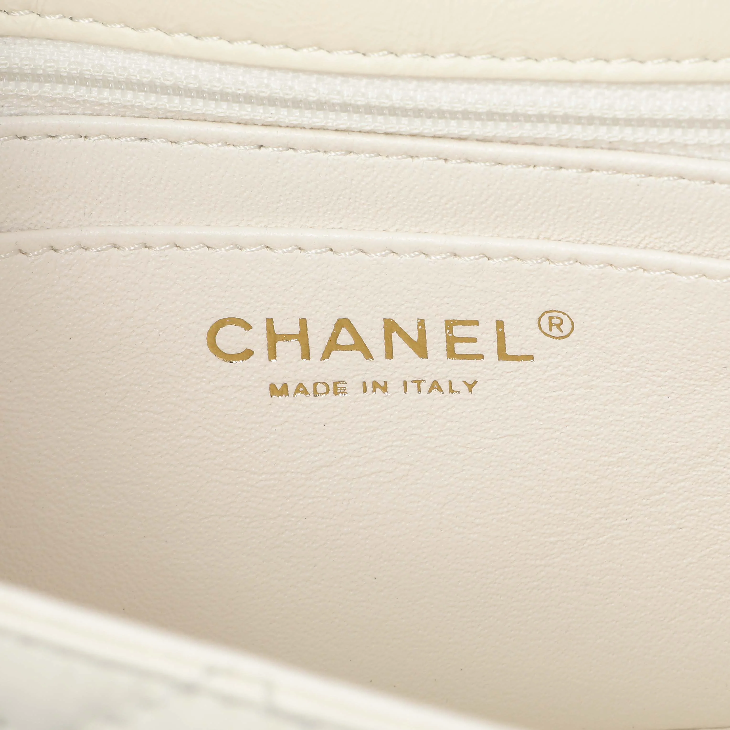 Chanel White Quilted Aged Calfskin 2.55 Reissue Flap 224 - Image 5