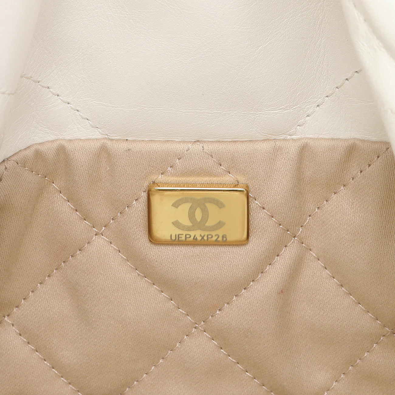 Chanel White Shiny Quilted Calfskin Small Chanel 22 - Image 10