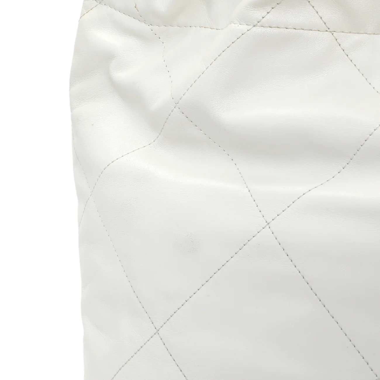 Chanel White Shiny Quilted Calfskin Small Chanel 22 - Image 11