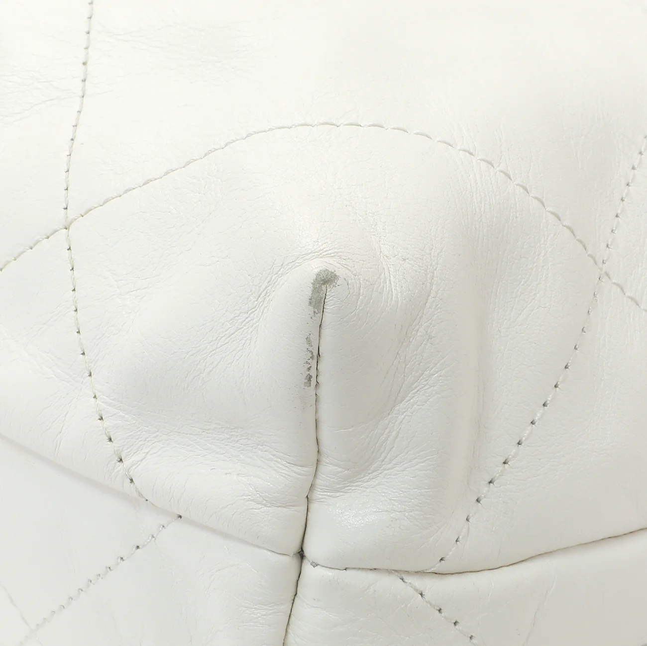 Chanel White Shiny Quilted Calfskin Small Chanel 22 - Image 7