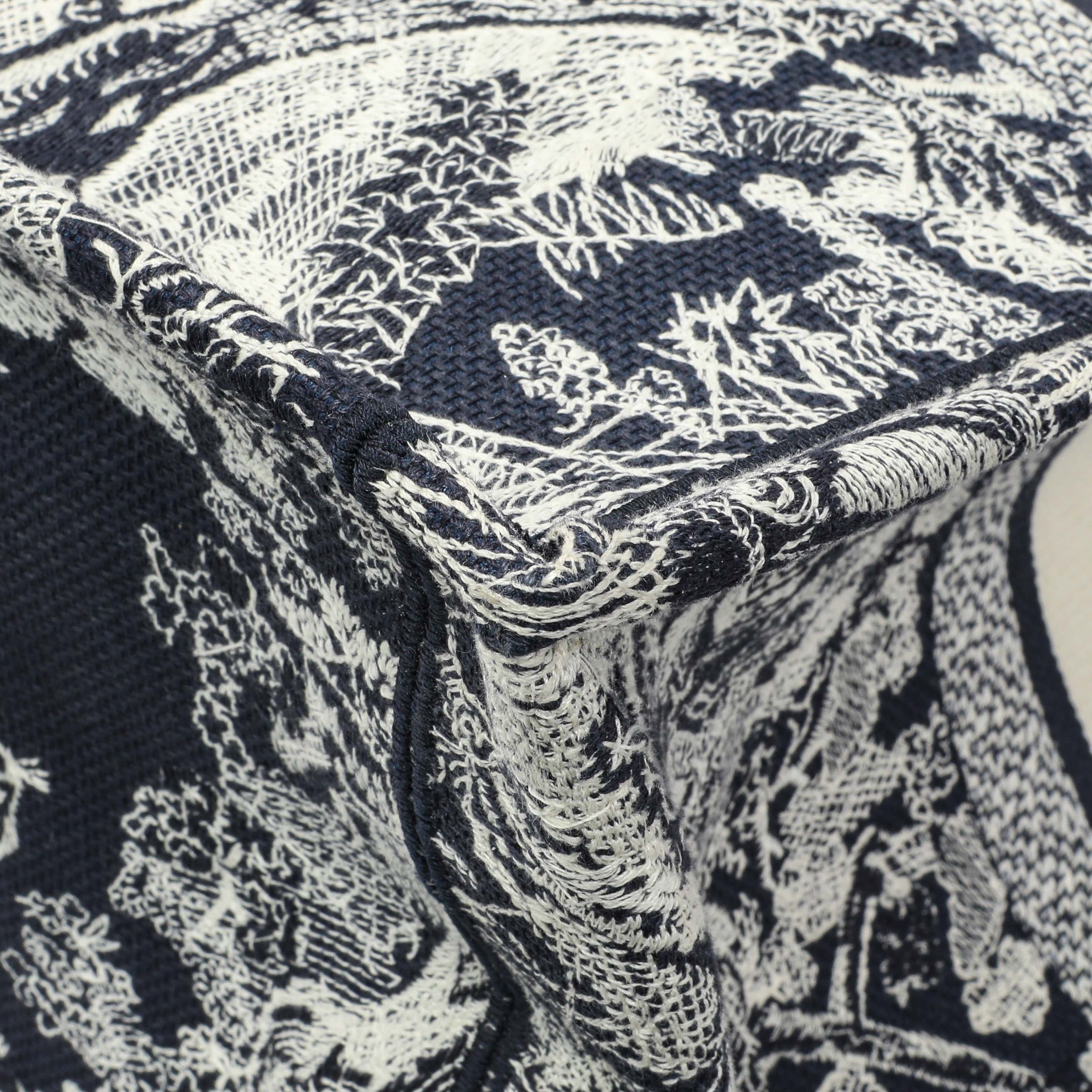 Christian Dior Canvas Embroidered Dioriviera Reverse Striped Toile De Jouy Large Book Tote - Image 7