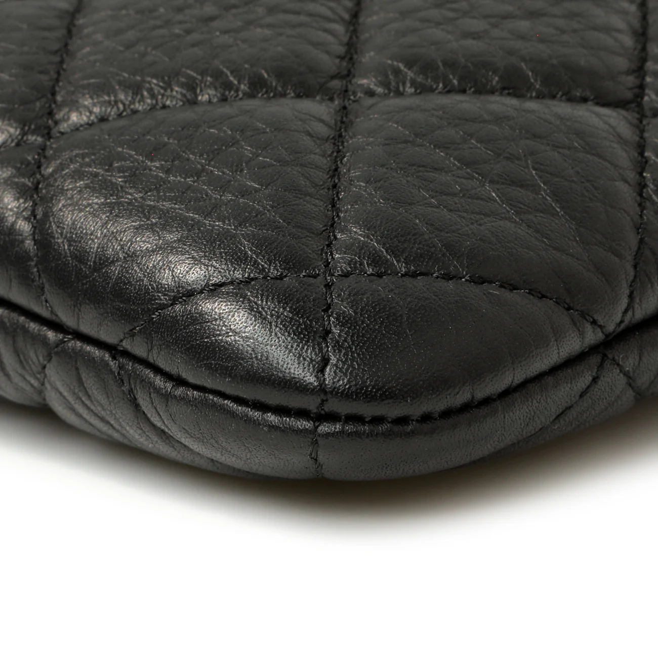Grained Black Quilted Calfskin Archi Chic Cosmetic Case - Image 7