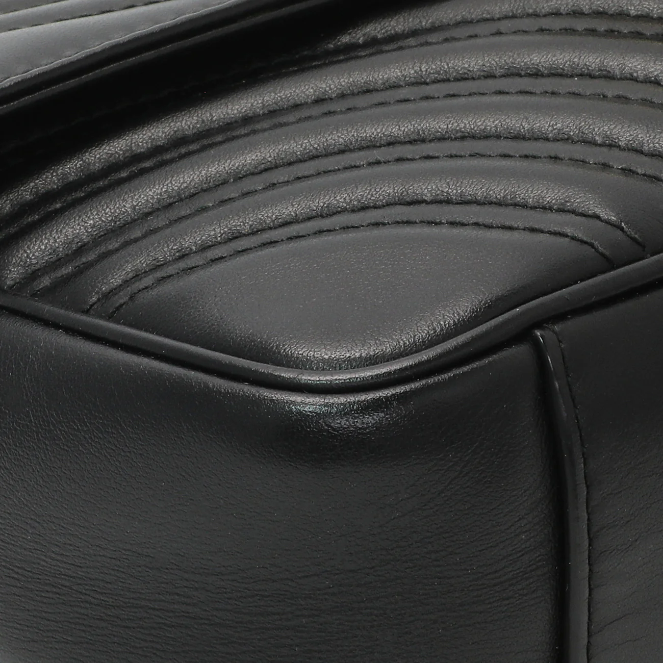 Gucci Black Calfskin Matelasse Small GG Marmont Shoulder Bag - Image 4