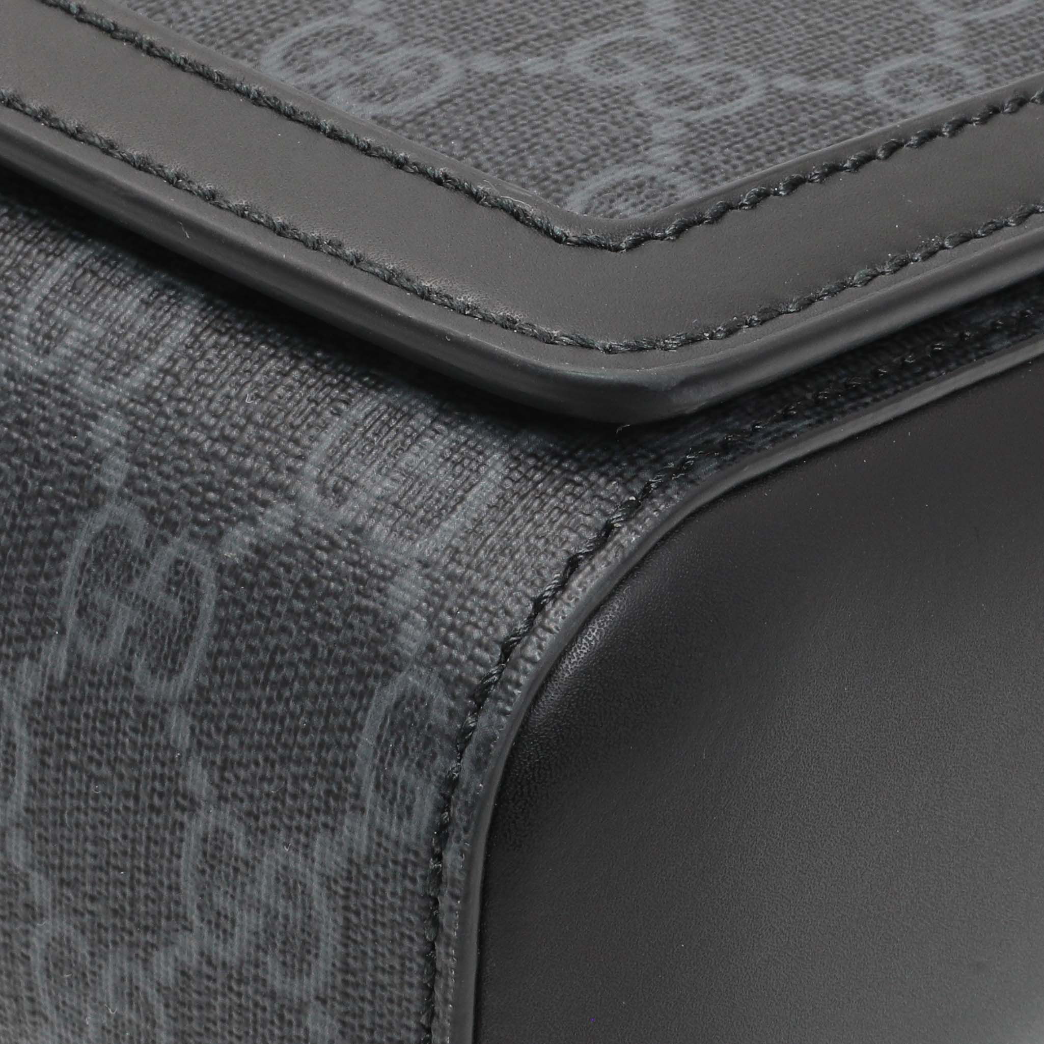 Gucci Black GG Supreme Monogram Medium Crossbody Messenger - Image 5