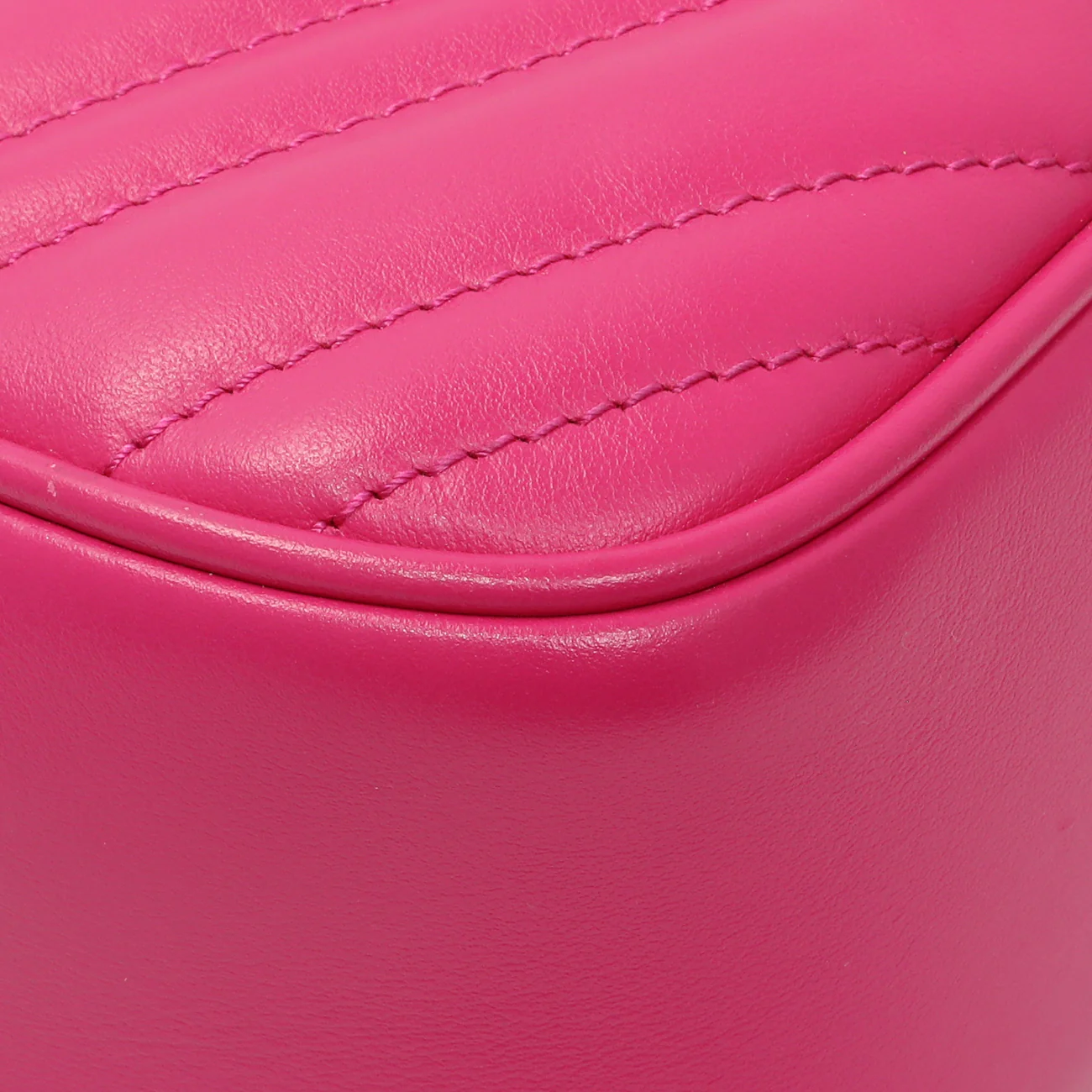 Gucci Fuxia Calfskin Marmont Chain Bag - Image 4