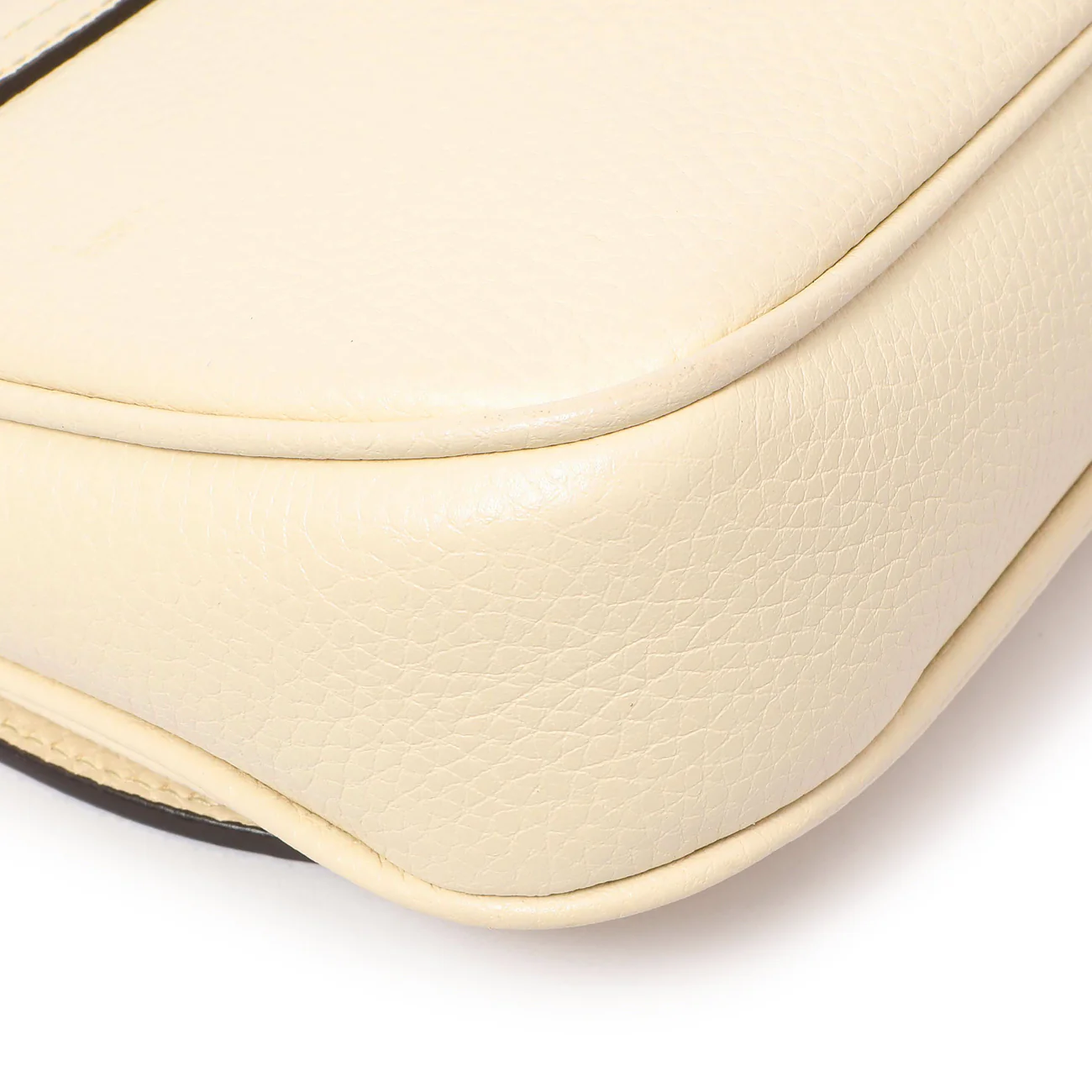 Gucci Ivory Pebbled Calfskin Medium Soho Flap Crossbody - Image 6