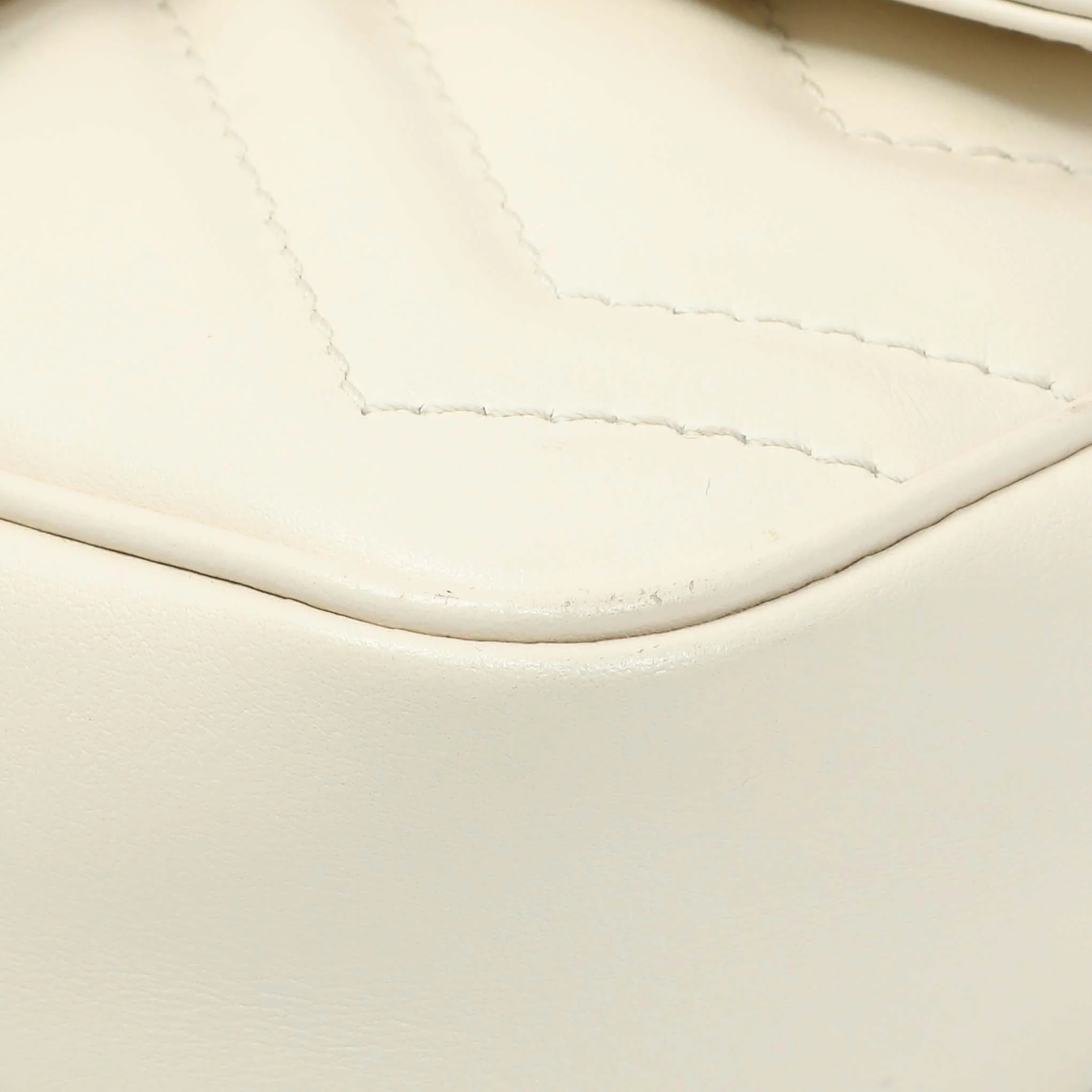 Gucci White Calfskin Matelasse Super Mini GG Marmont Shoulder Bag - Image 5