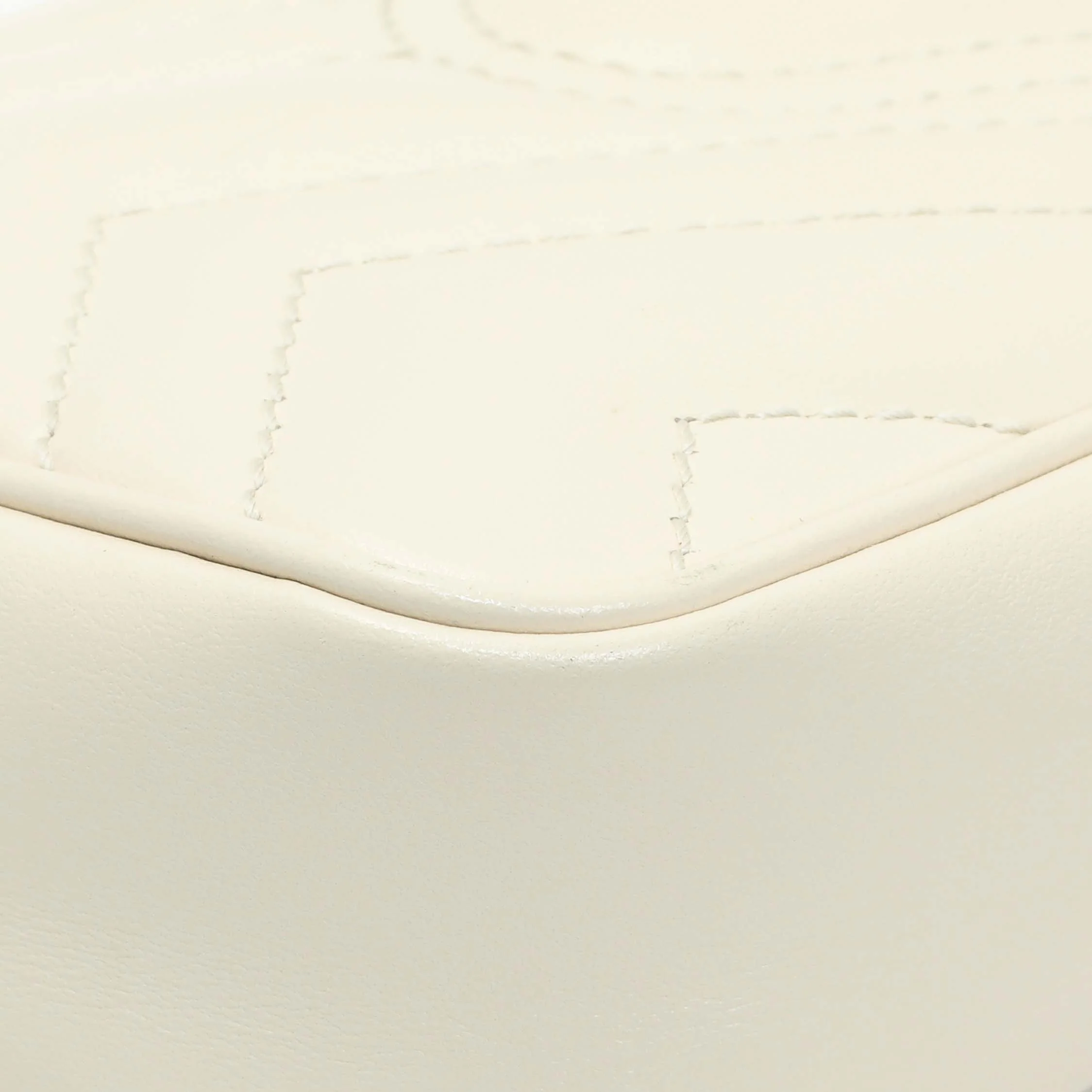 Gucci White Calfskin Matelasse Super Mini GG Marmont Shoulder Bag - Image 6